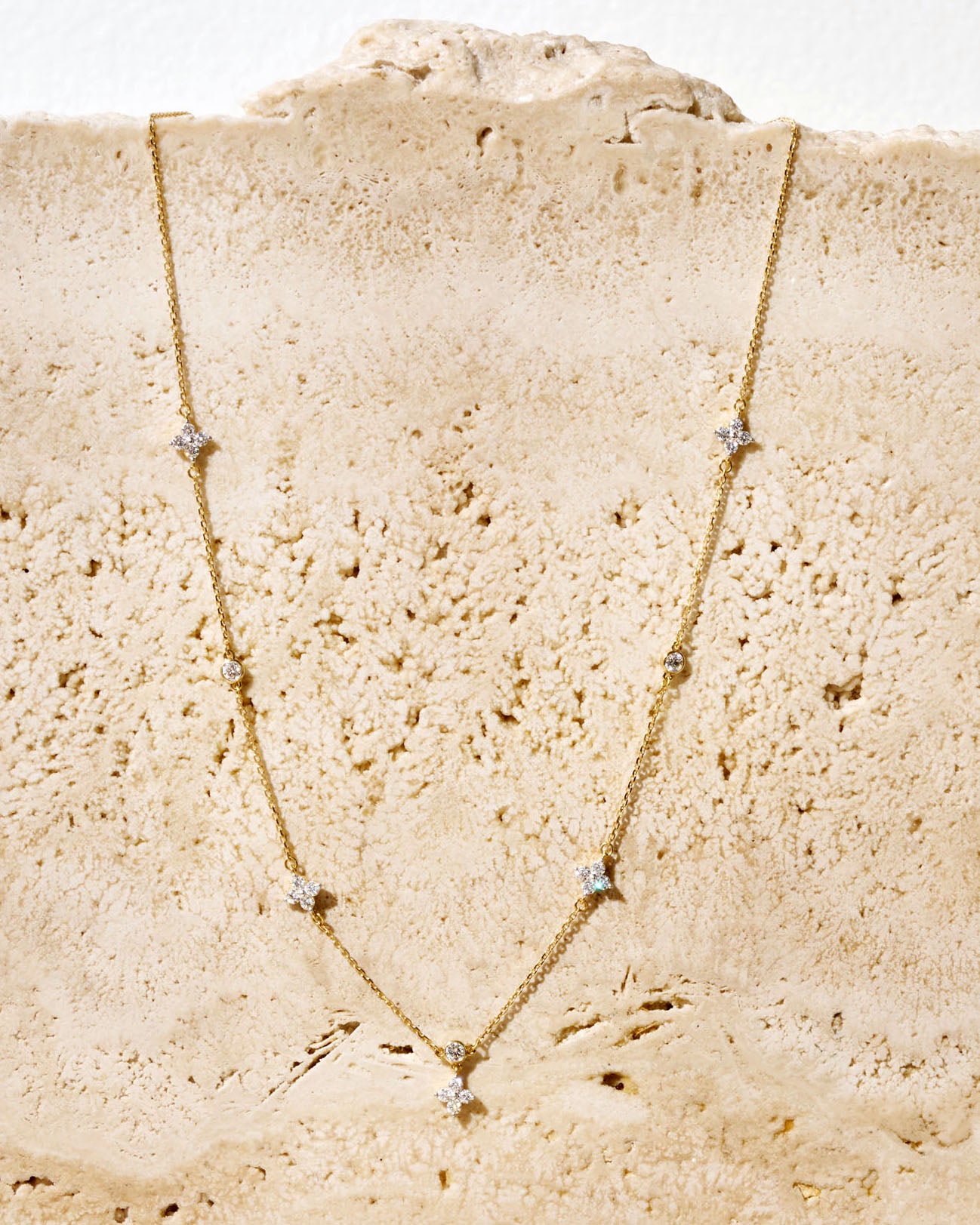 Australian Yellow 0.9CT Ayana sapphire necklace top-down view — Ruhuna Gemstones