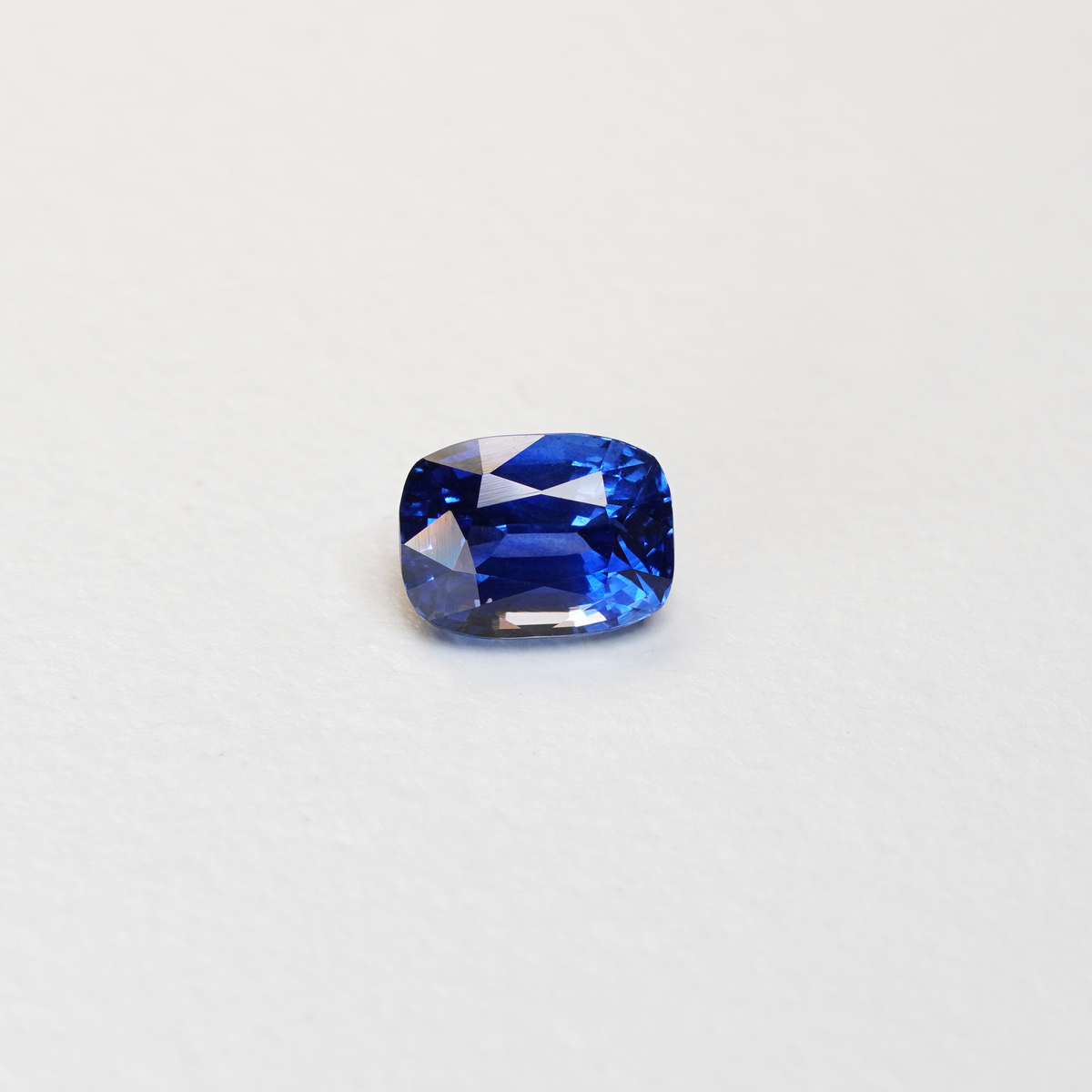 Ceylon Blue 2.47CT Nelum Trilogy 2.47Ct engagement ring side profile — Ruhuna Gemstones