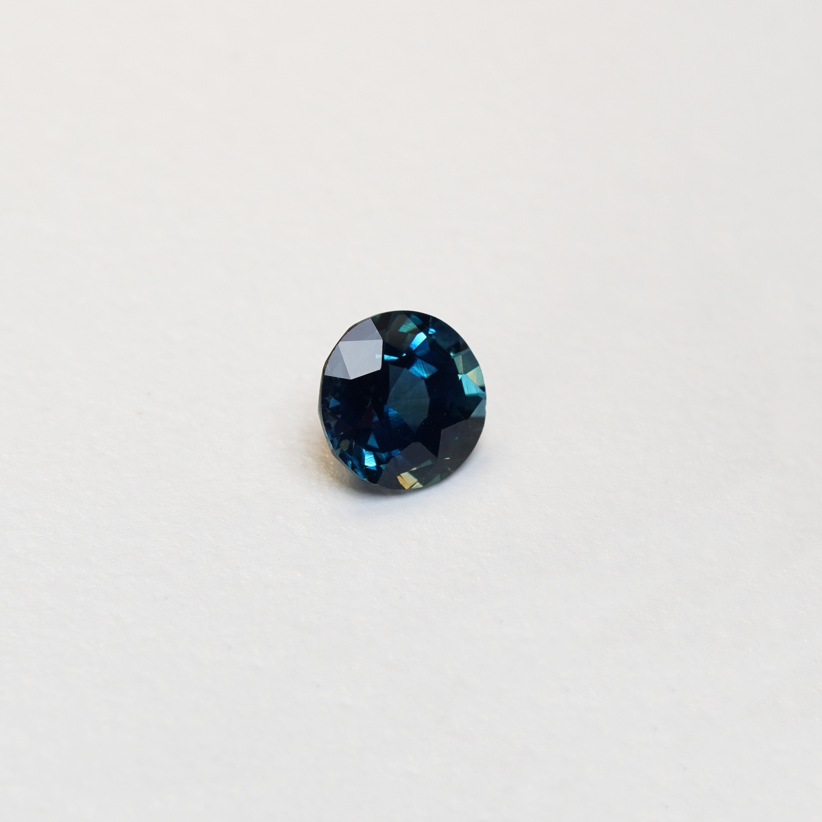 peakcock blue sappire 1.8 carat