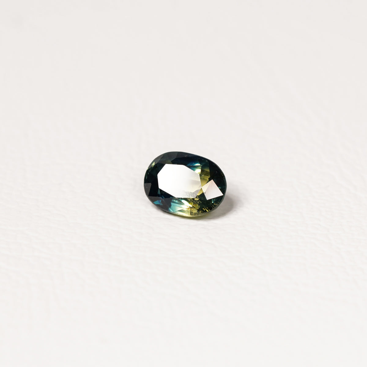 Australian Teal 1.45CT Oval cut sapphire side profile — Ruhuna Gemstones