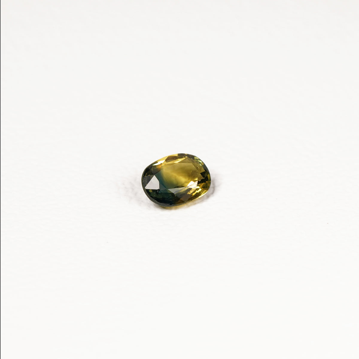 0.90ct Australian parti sapphire oval — golden yellow and teal-green colour zones, face-up — Ruhuna Gemstones