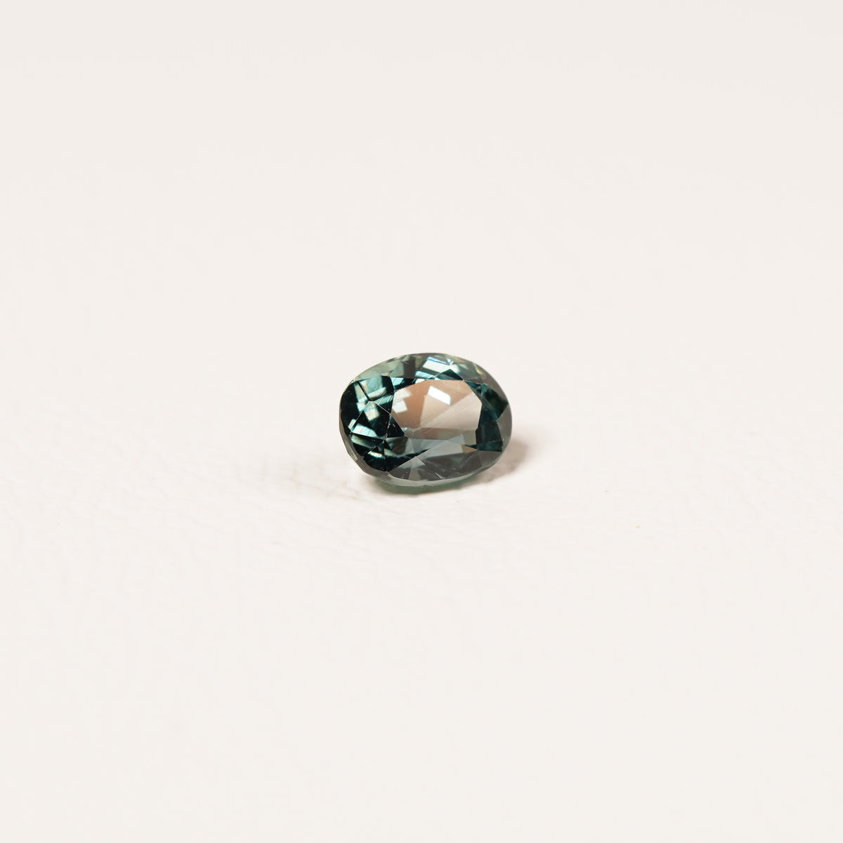 Madagascar 1.1CT Oval cut sapphire hand view — Ruhuna Gemstones