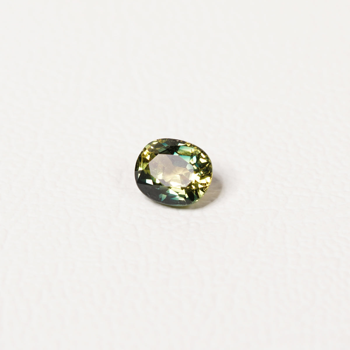 Australian Teal 1.35CT Oval cut sapphire side profile — Ruhuna Gemstones