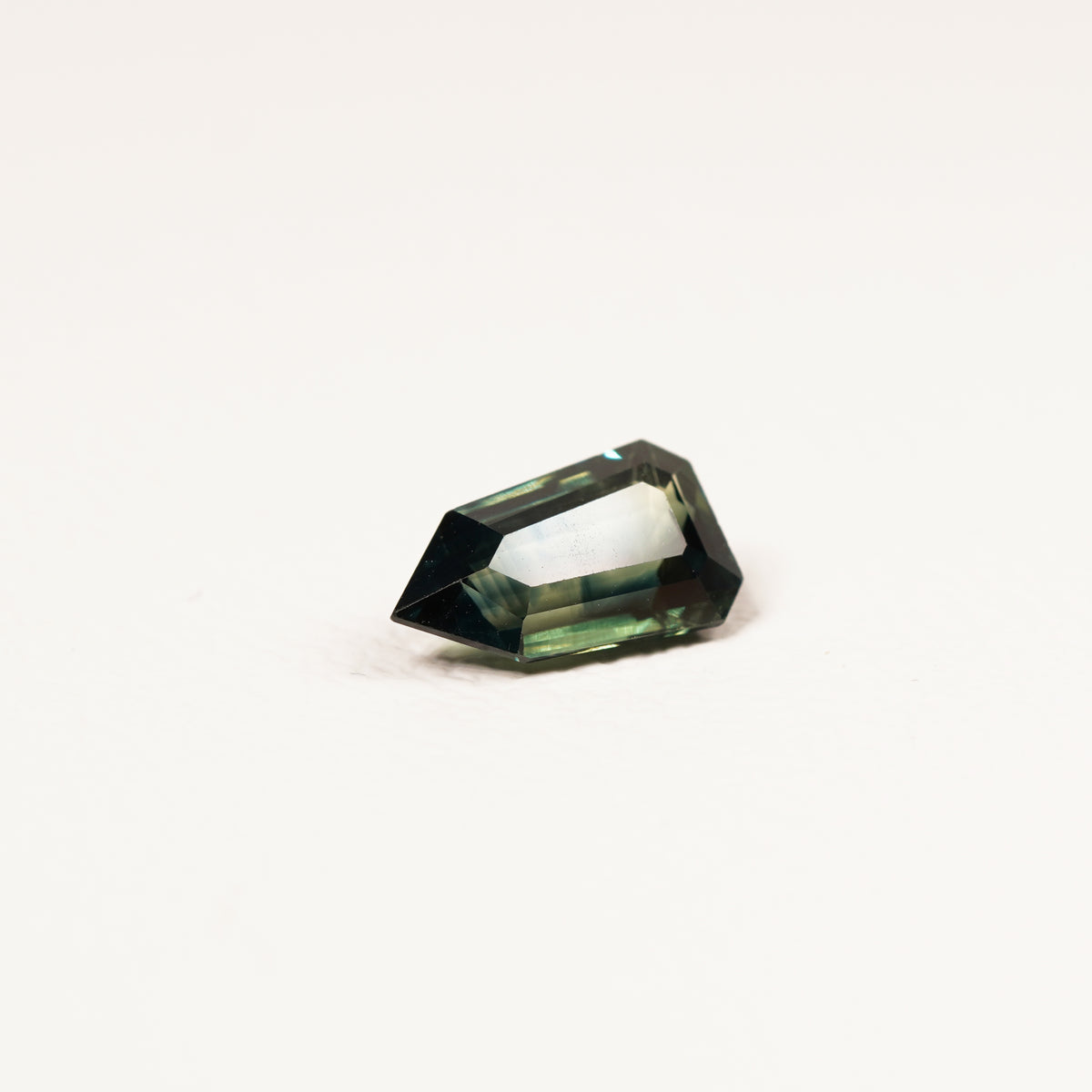 Madagascar 1.9CT sapphire hand view — Ruhuna Gemstones