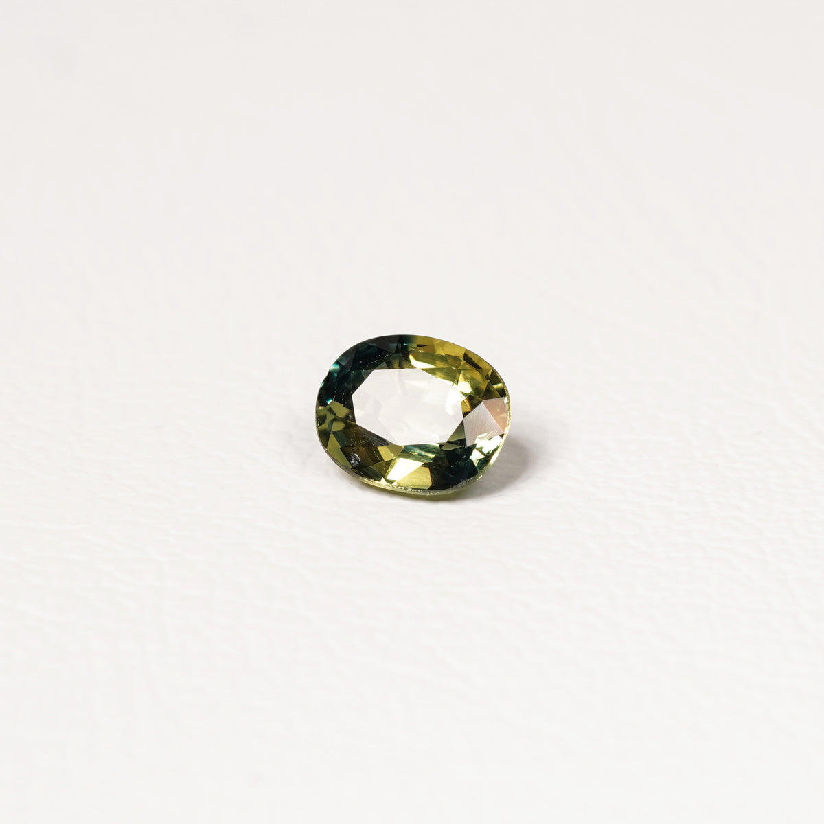 Australian Teal 1.55CT Oval cut sapphire side profile — Ruhuna Gemstones