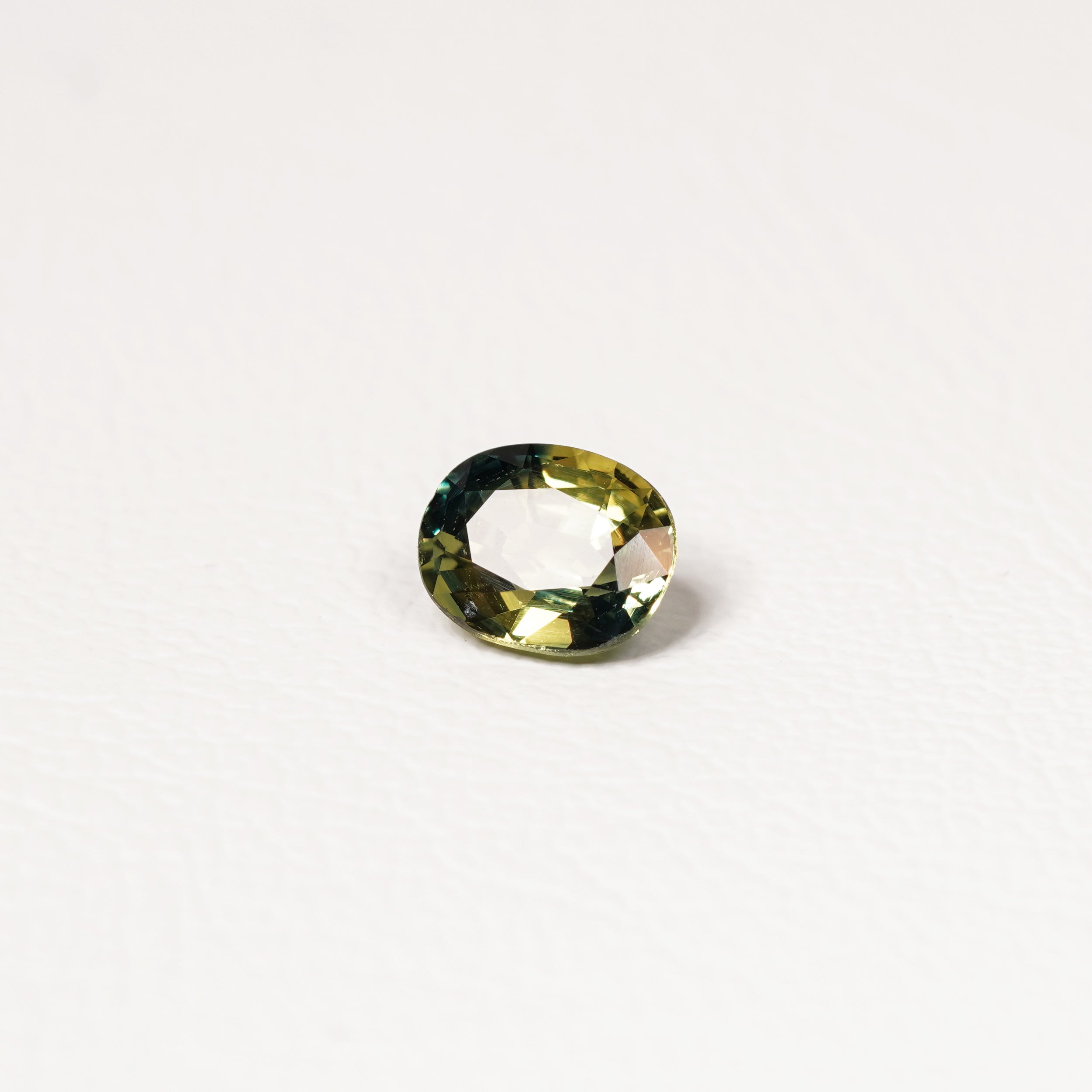 Australian Teal 1.55CT Oval cut sapphire side profile — Ruhuna Gemstones