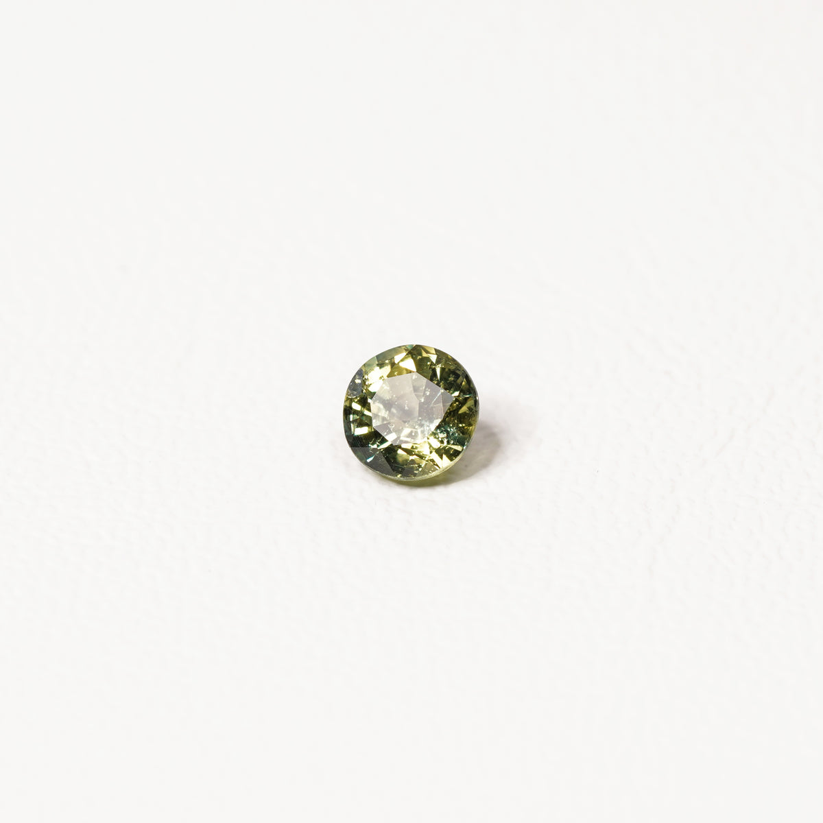 0.95ct Australian parti sapphire round — yellow-green body with vivid teal-blue line through stone — Ruhuna Gemstones