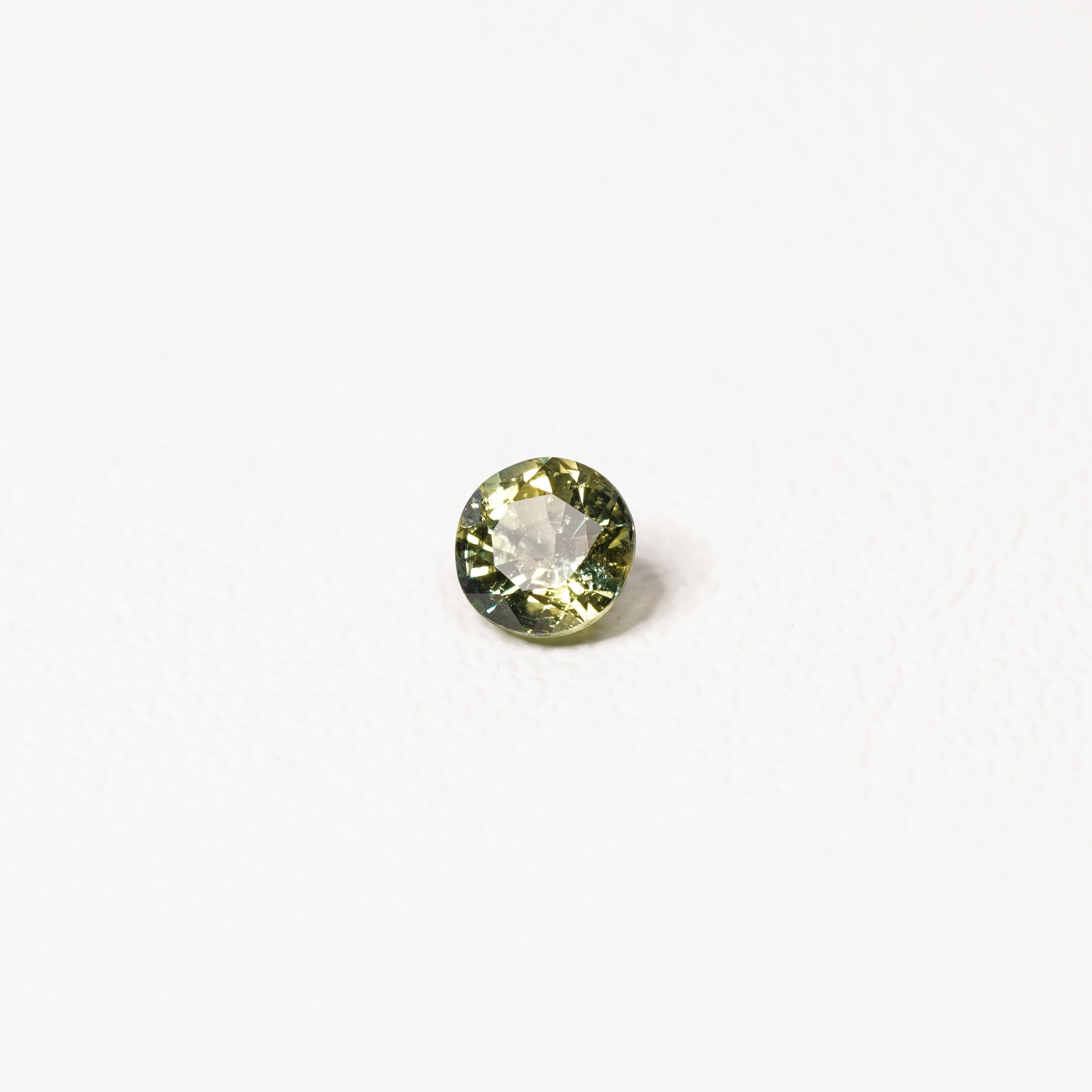 0.95ct Australian parti sapphire round — yellow-green body with vivid teal-blue line through stone — Ruhuna Gemstones