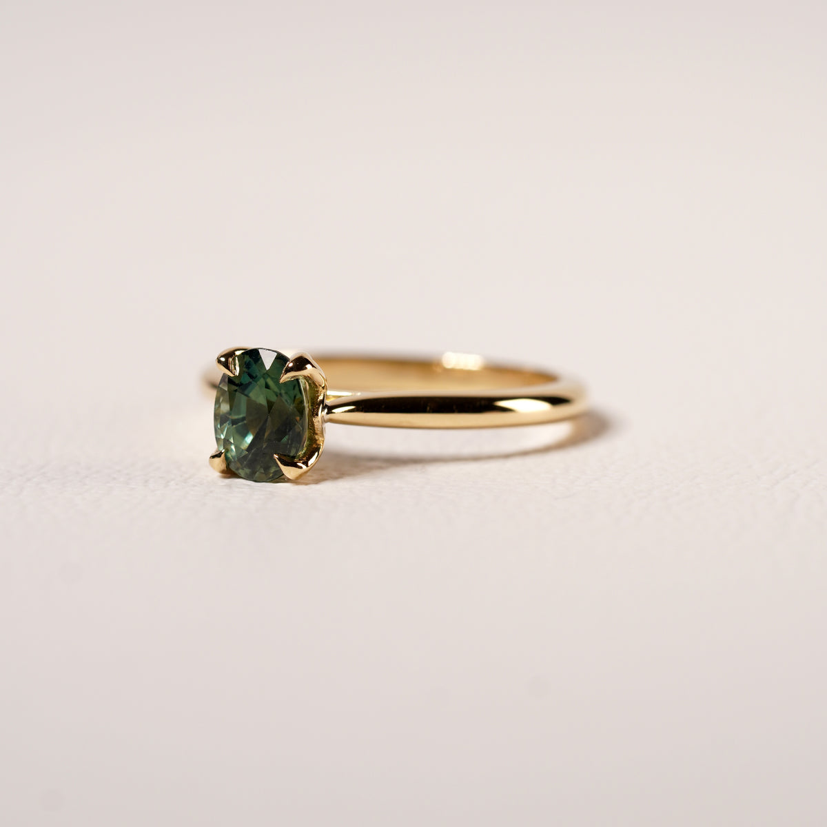 PARTI GREEN SAPPHIRE SOLITAIRE RING SET IN YELLOW GOLD