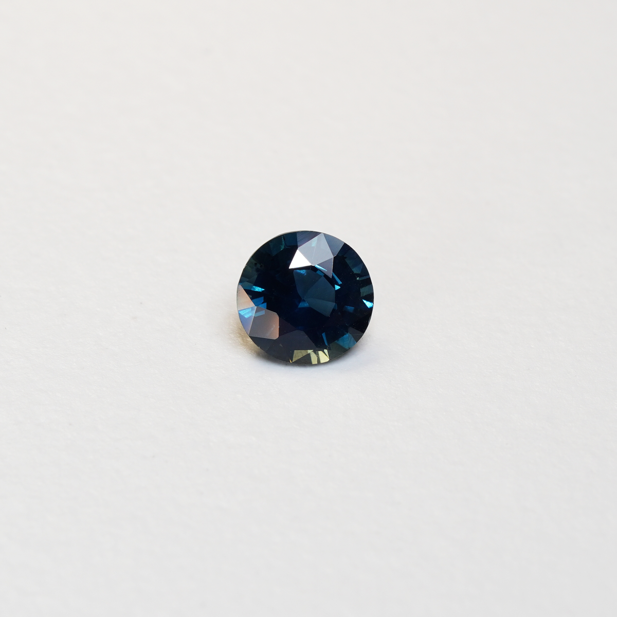 peakcock blue sappire 1.8 carat