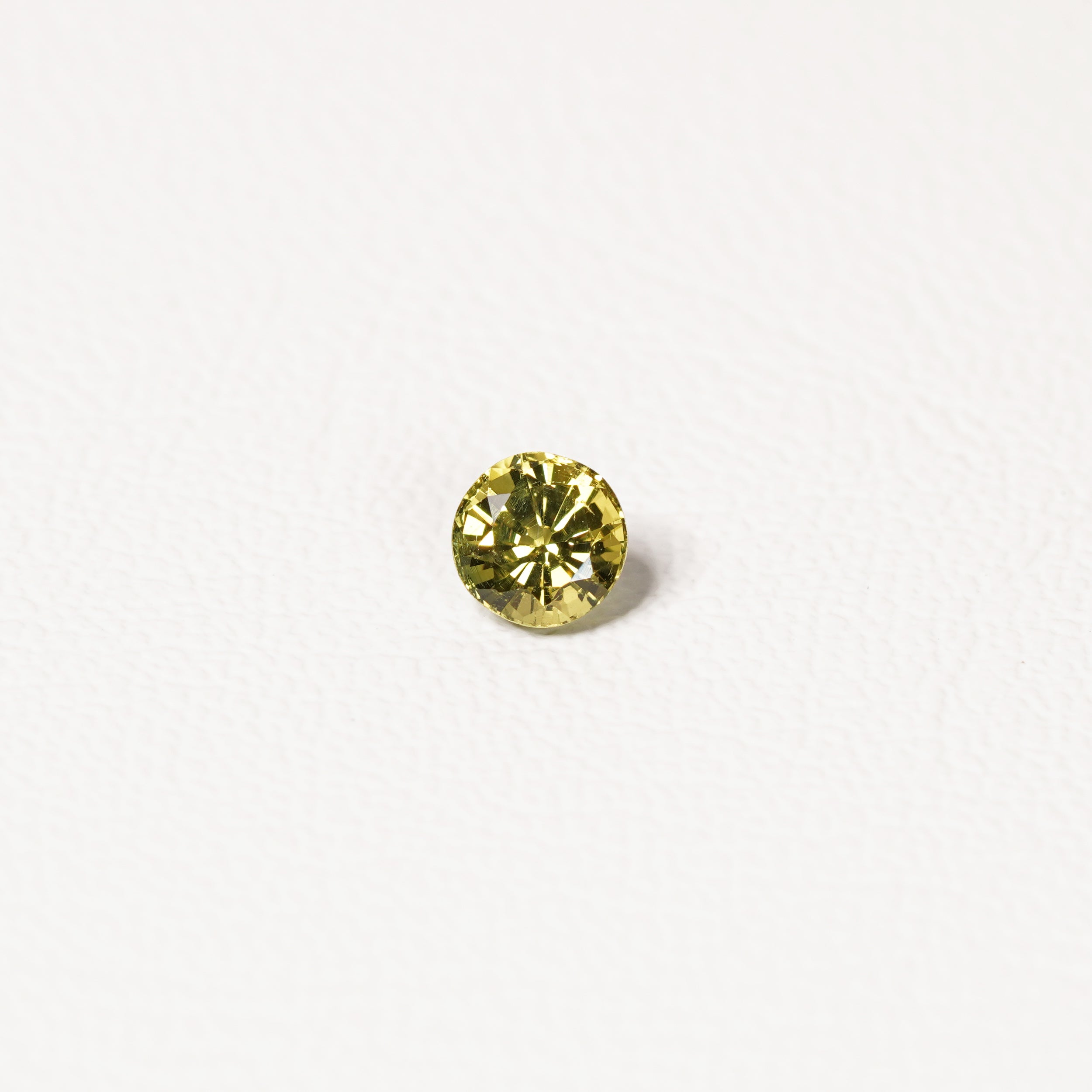 0.95ct Australian yellow-green sapphire round brilliant — vivid lime yellow-green, face-up view — Ruhuna Gemstones