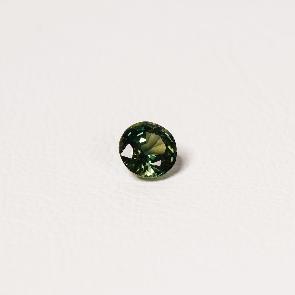 Australian 1.35CT Round cut sapphire hand view — Ruhuna Gemstones