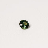 Australian 1.35CT Round cut sapphire hand view — Ruhuna Gemstones
