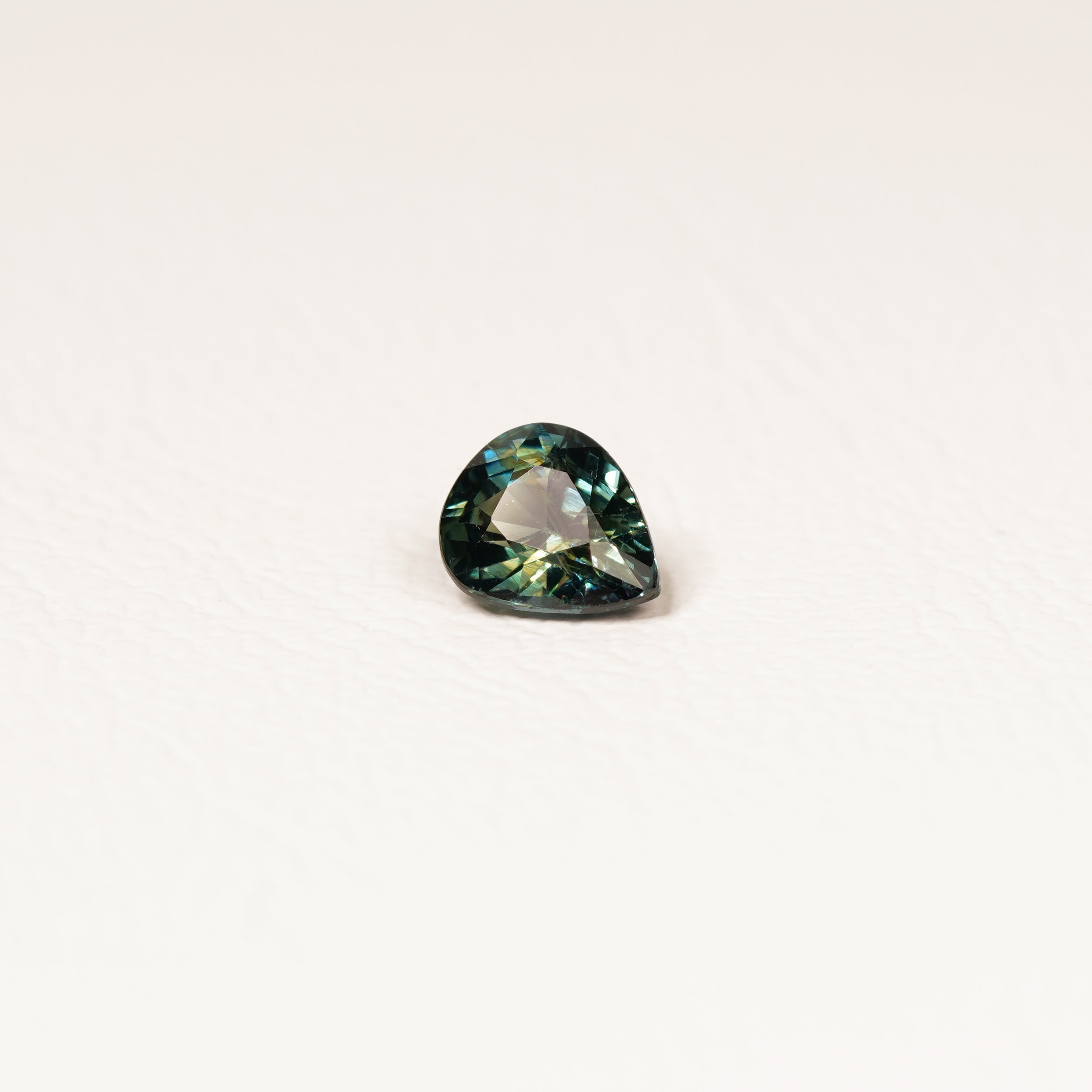 Madagascar 1CT Pear cut sapphire top-down view — Ruhuna Gemstones