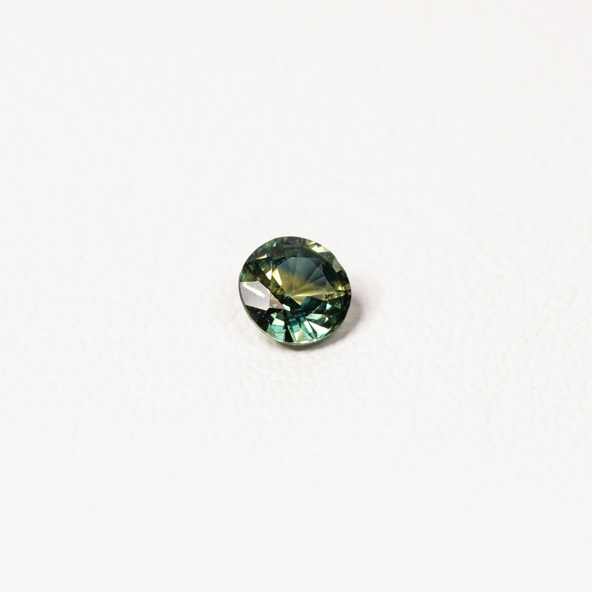 Australian parti sapphire 1.25ct — teal and yellow-green zoning visible at angle — Ruhuna Gemstones