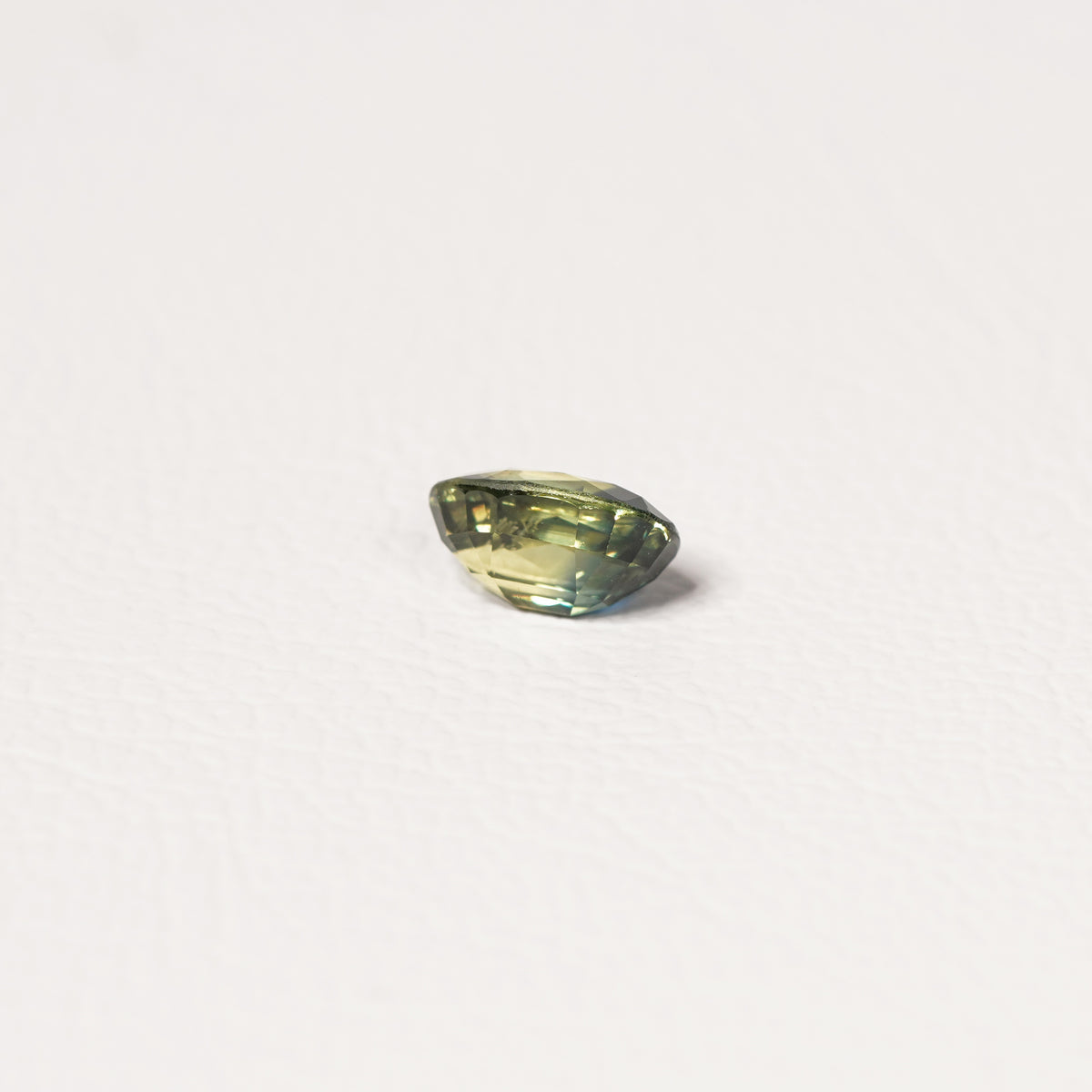 Australian Teal 1.45CT Oval cut sapphire close-up detail — Ruhuna Gemstones