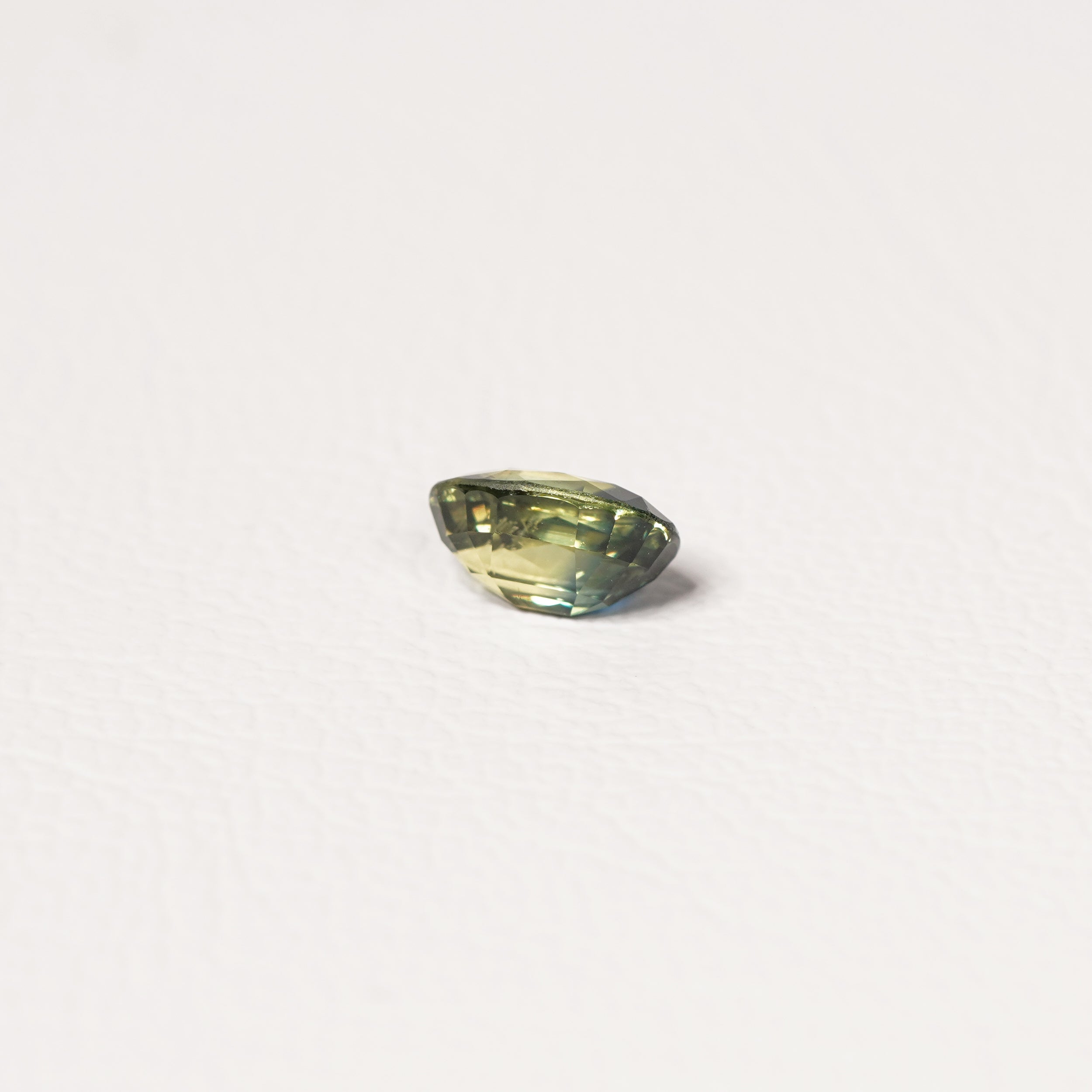 Australian Teal 1.45CT Oval cut sapphire close-up detail — Ruhuna Gemstones
