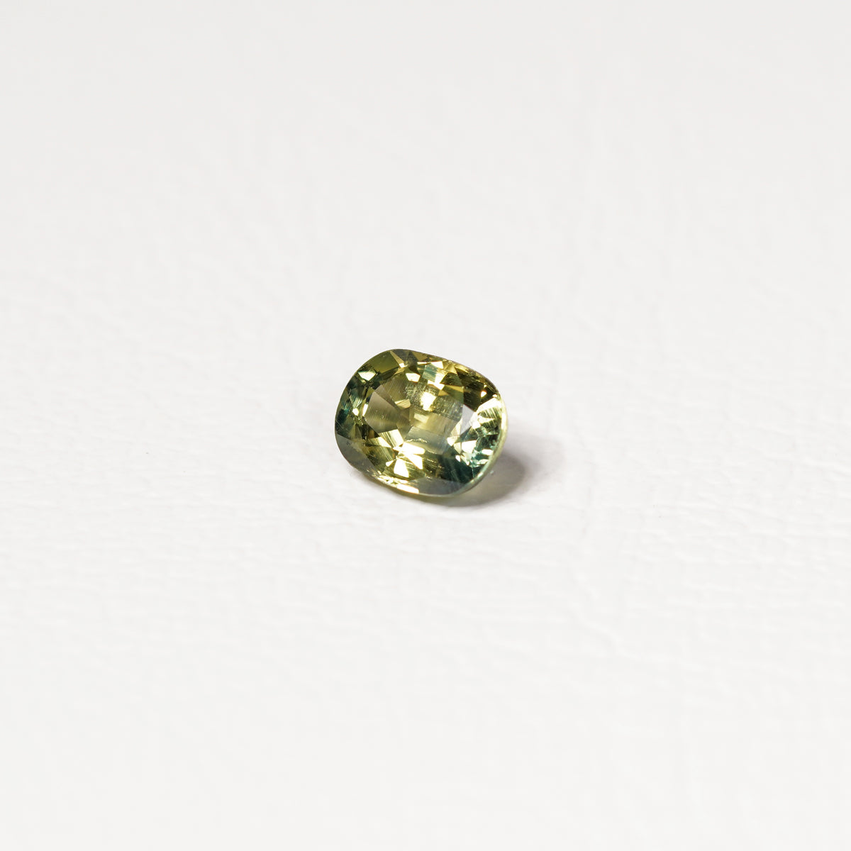 Australian Yellow 1CT Oval cut sapphire side profile — Ruhuna Gemstones