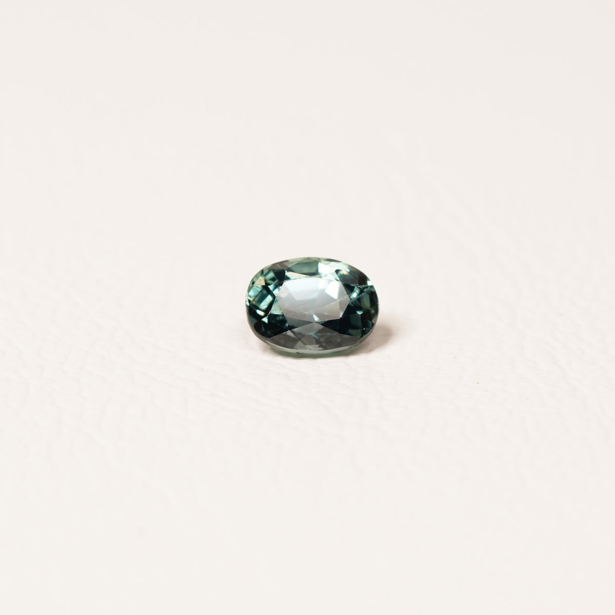 Madagascar 1.1CT Oval cut sapphire top-down view — Ruhuna Gemstones