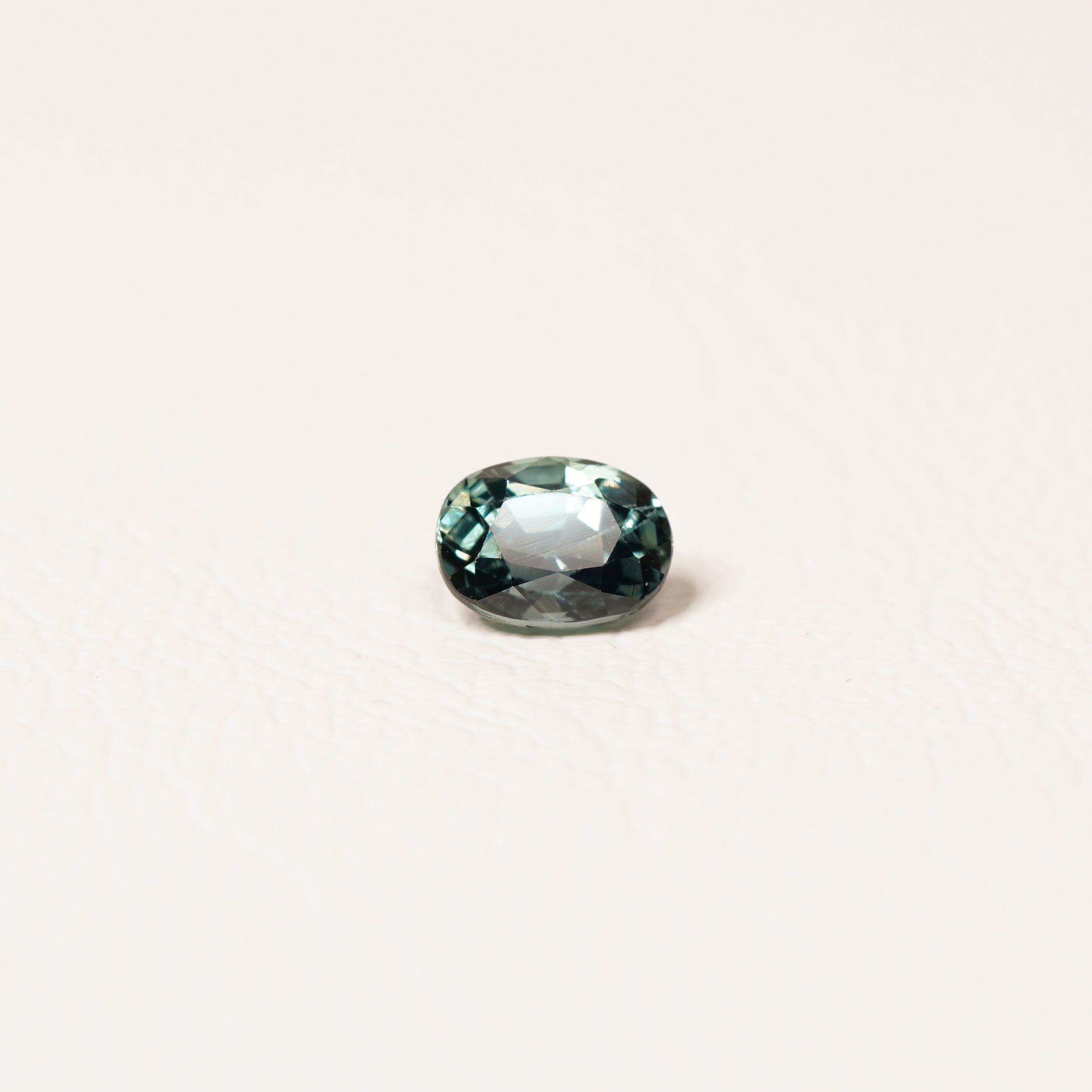 Madagascar 1.1CT Oval cut sapphire top-down view — Ruhuna Gemstones