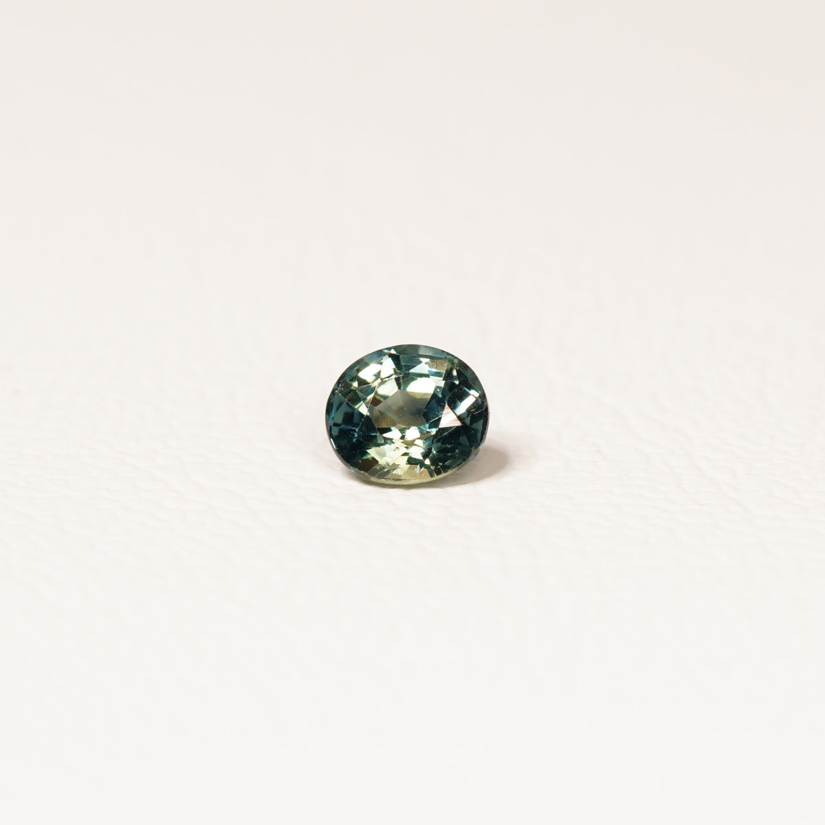 Madagascar 1CT Oval cut sapphire top-down view — Ruhuna Gemstones