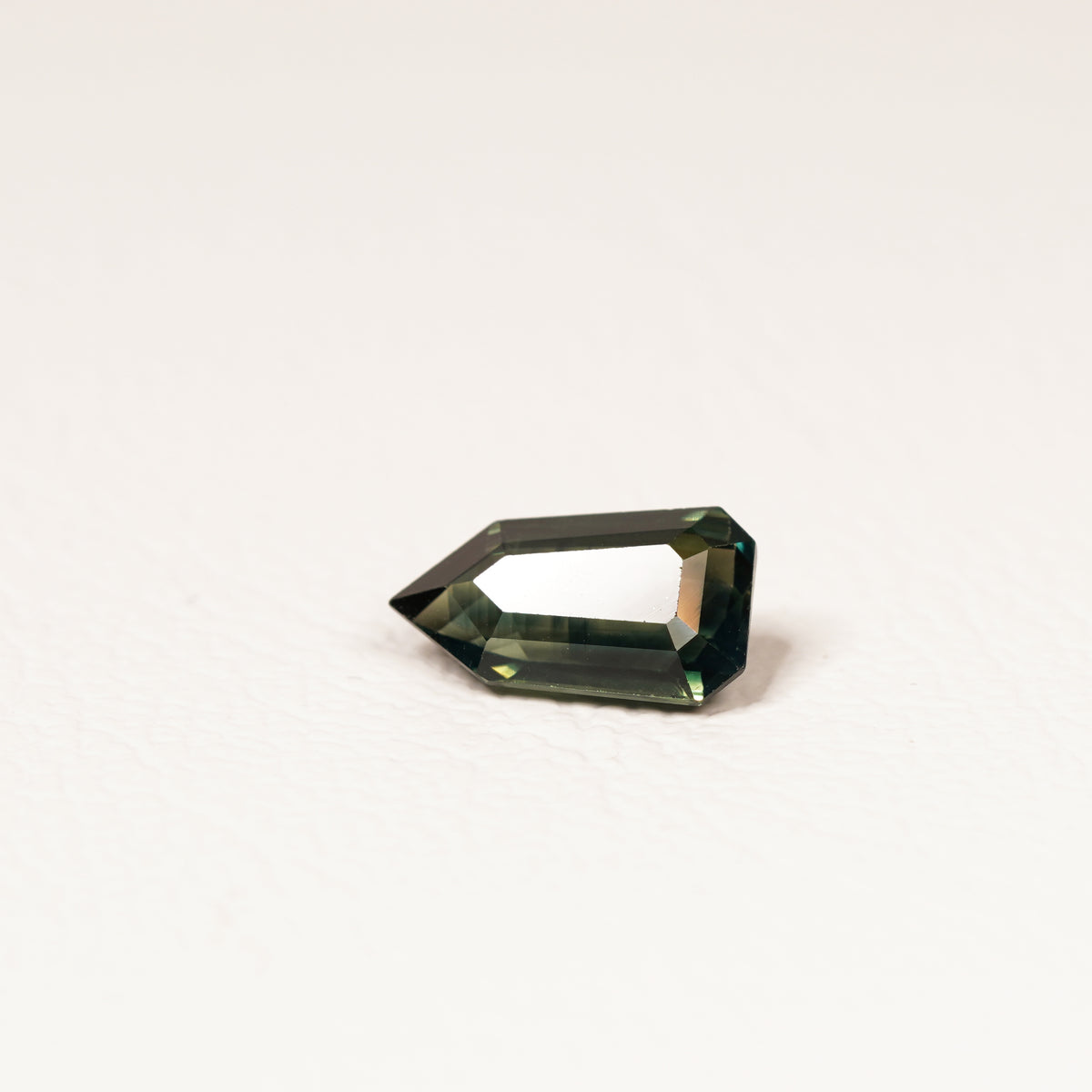 Madagascar 1.9CT sapphire top-down view — Ruhuna Gemstones