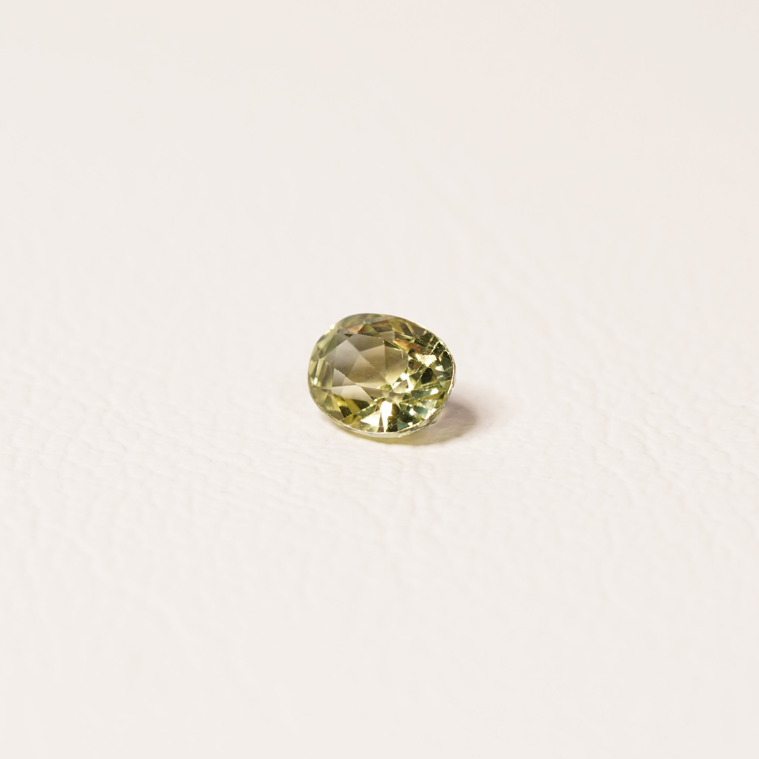 Madagascar Teal 1CT Oval cut sapphire side profile — Ruhuna Gemstones