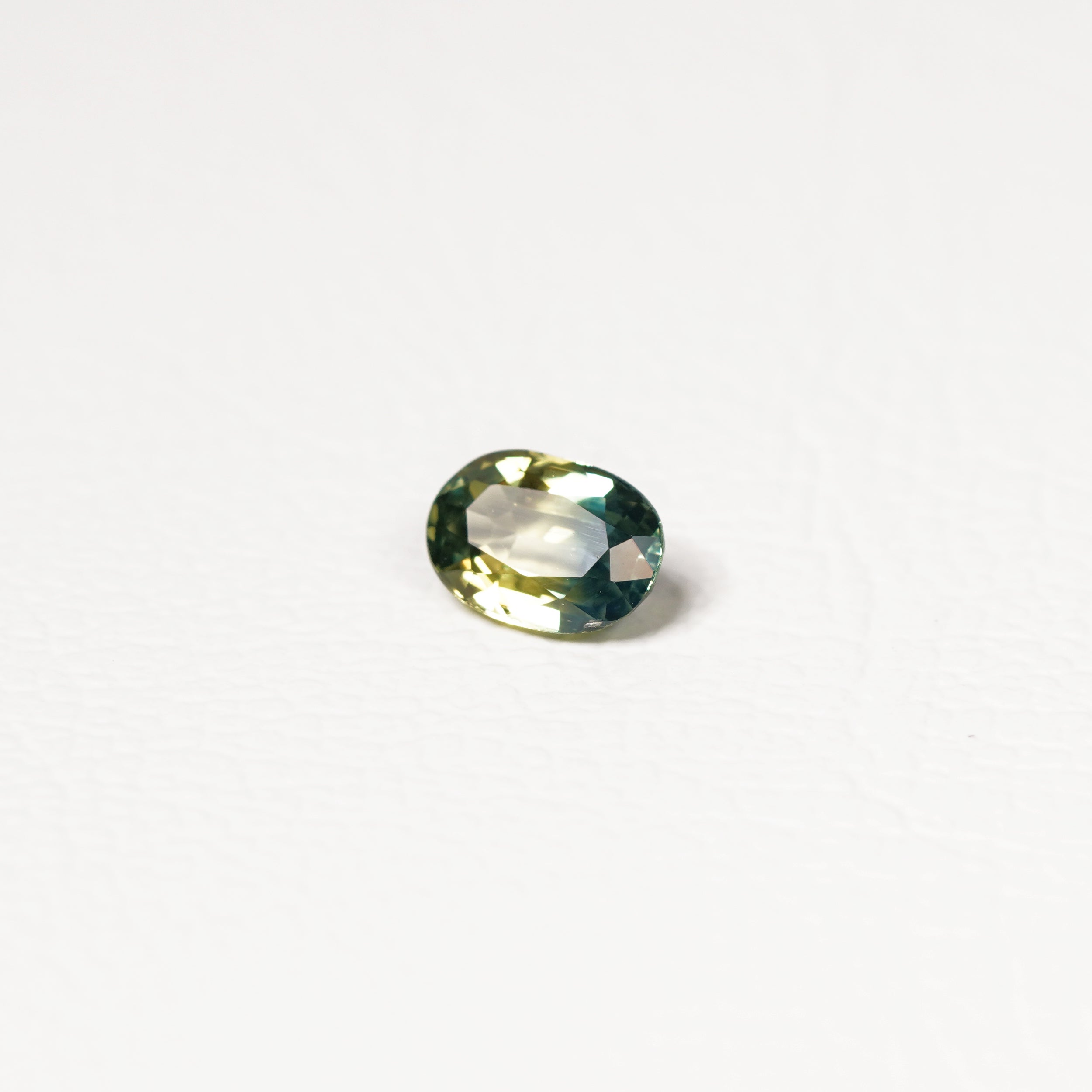 Australian Teal 1CT Oval cut sapphire side profile — Ruhuna Gemstones