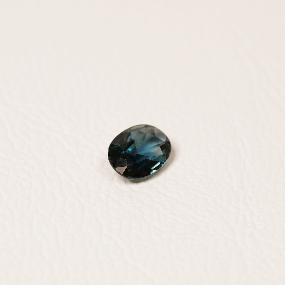 Madagascar 1.1CT Oval cut sapphire hand view — Ruhuna Gemstones