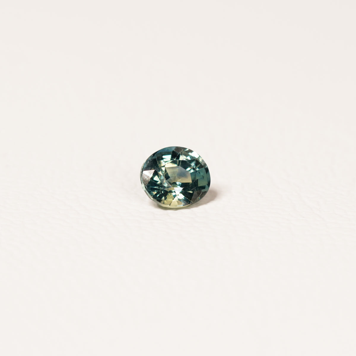 Madagascar 1CT Oval cut sapphire hand view — Ruhuna Gemstones
