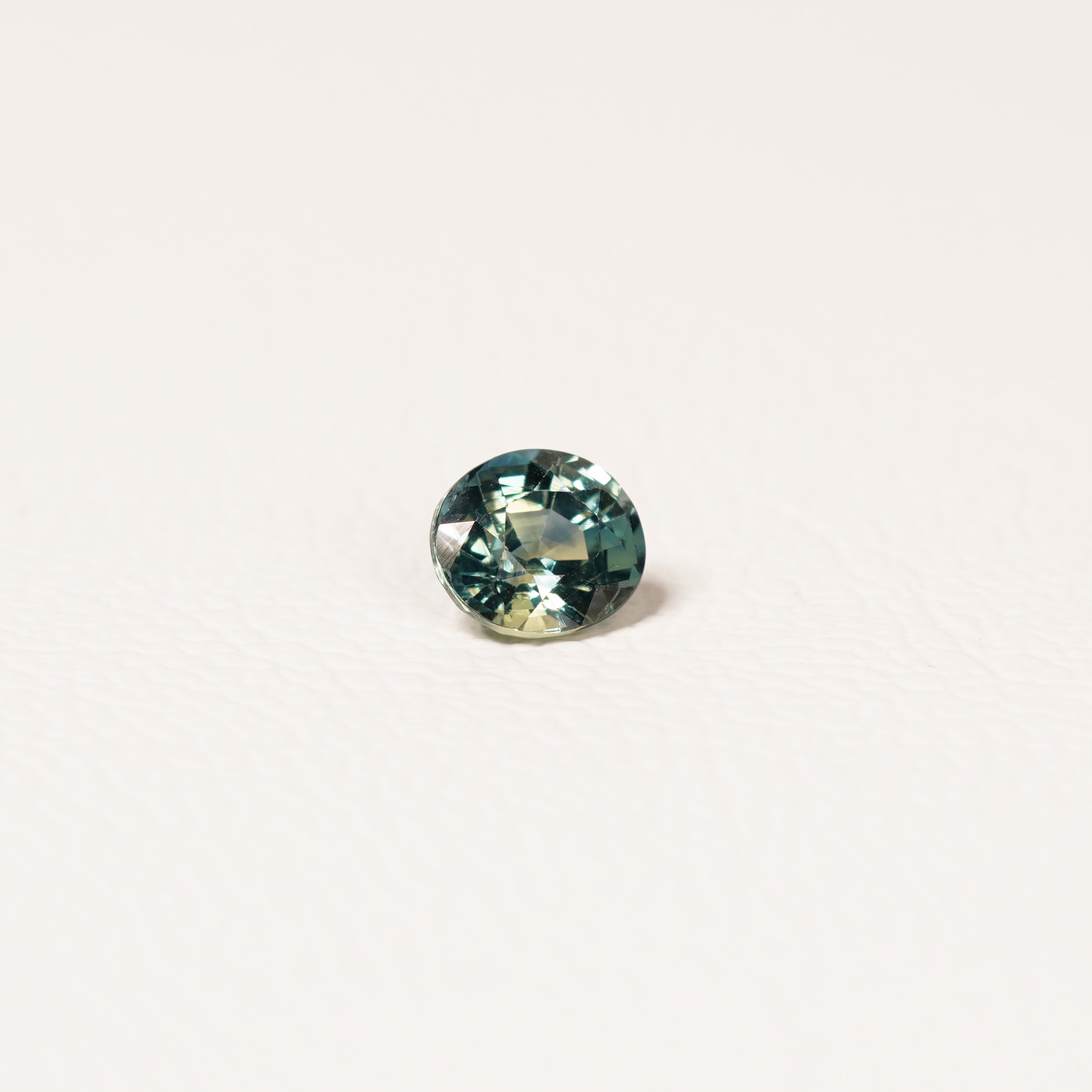 Madagascar 1CT Oval cut sapphire hand view — Ruhuna Gemstones