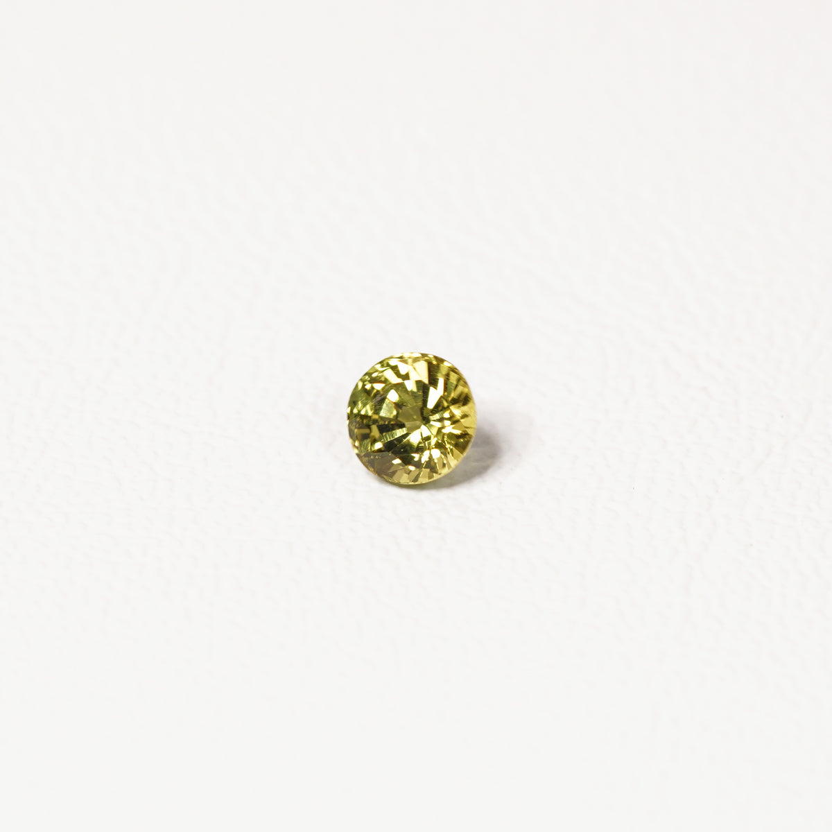 0.95ct Australian yellow-green sapphire round brilliant — vivid lime yellow-green, face-up view — Ruhuna Gemstones