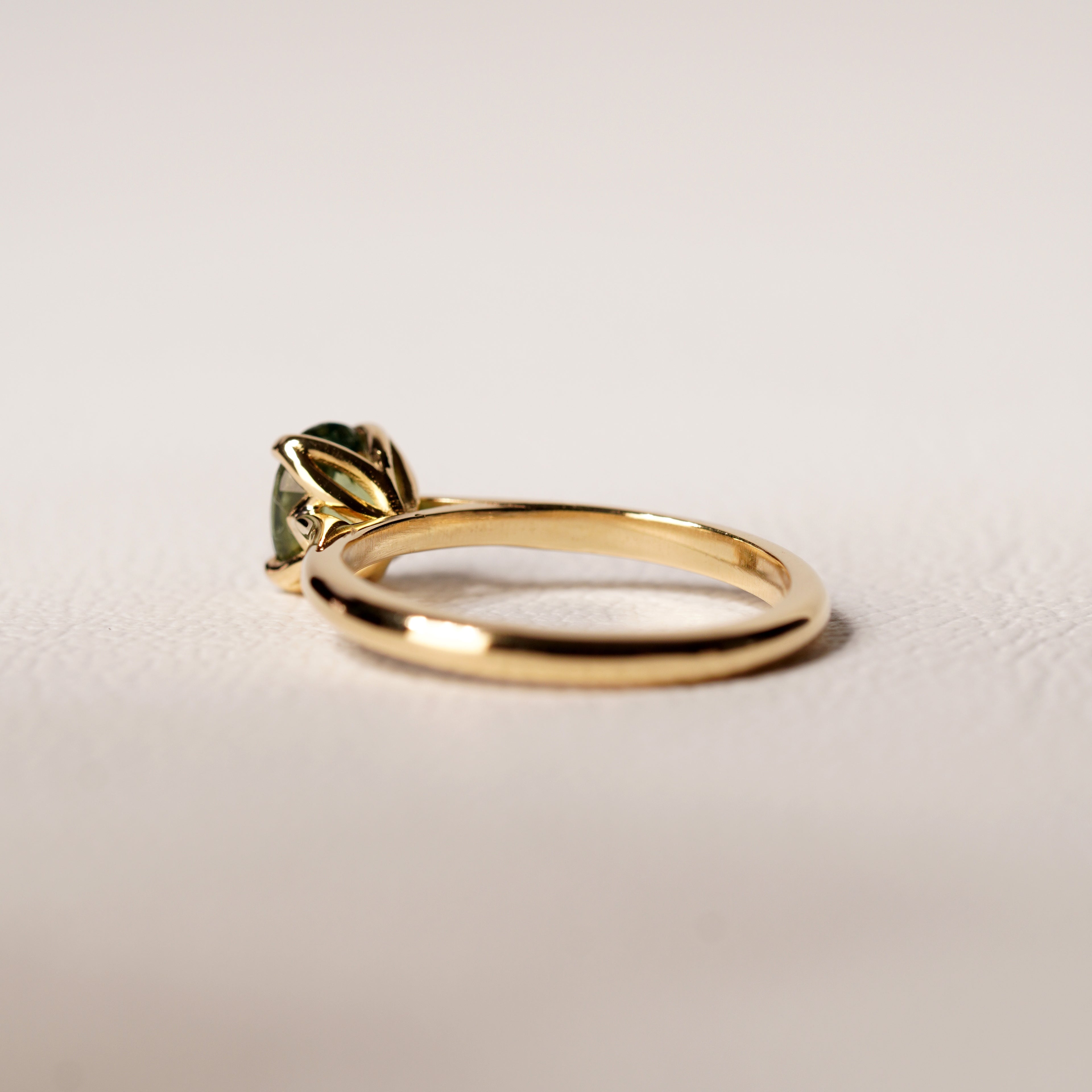 PARTI GREEN SAPPHIRE SOLITAIRE RING SET IN YELLOW GOLD