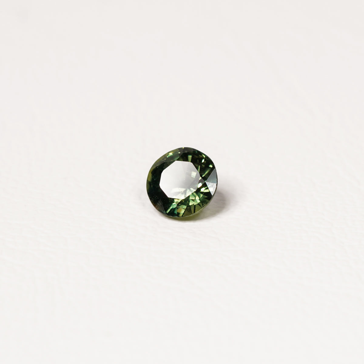 Australian 1.35CT Round cut sapphire side profile — Ruhuna Gemstones