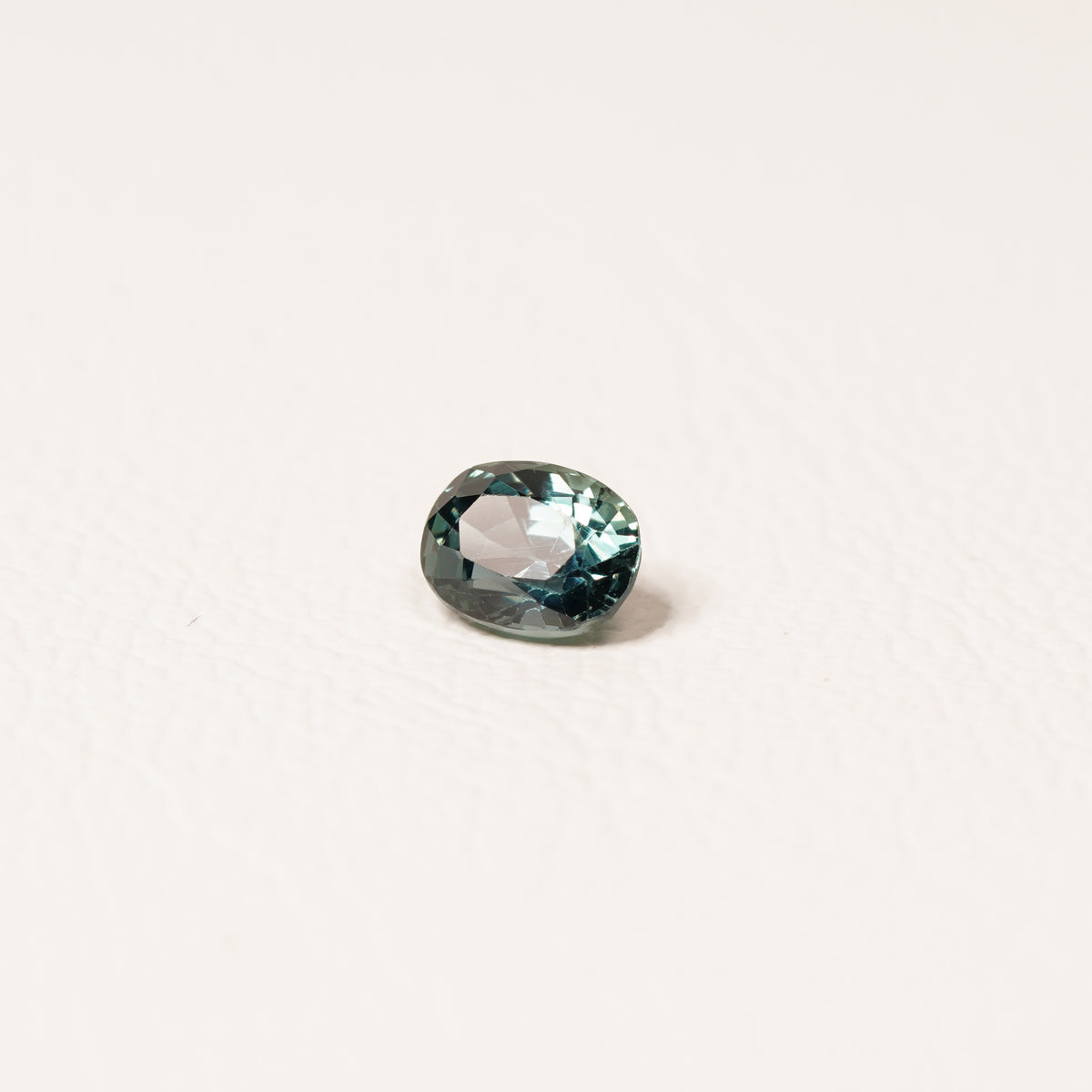 Madagascar 1.1CT Oval cut sapphire side profile — Ruhuna Gemstones