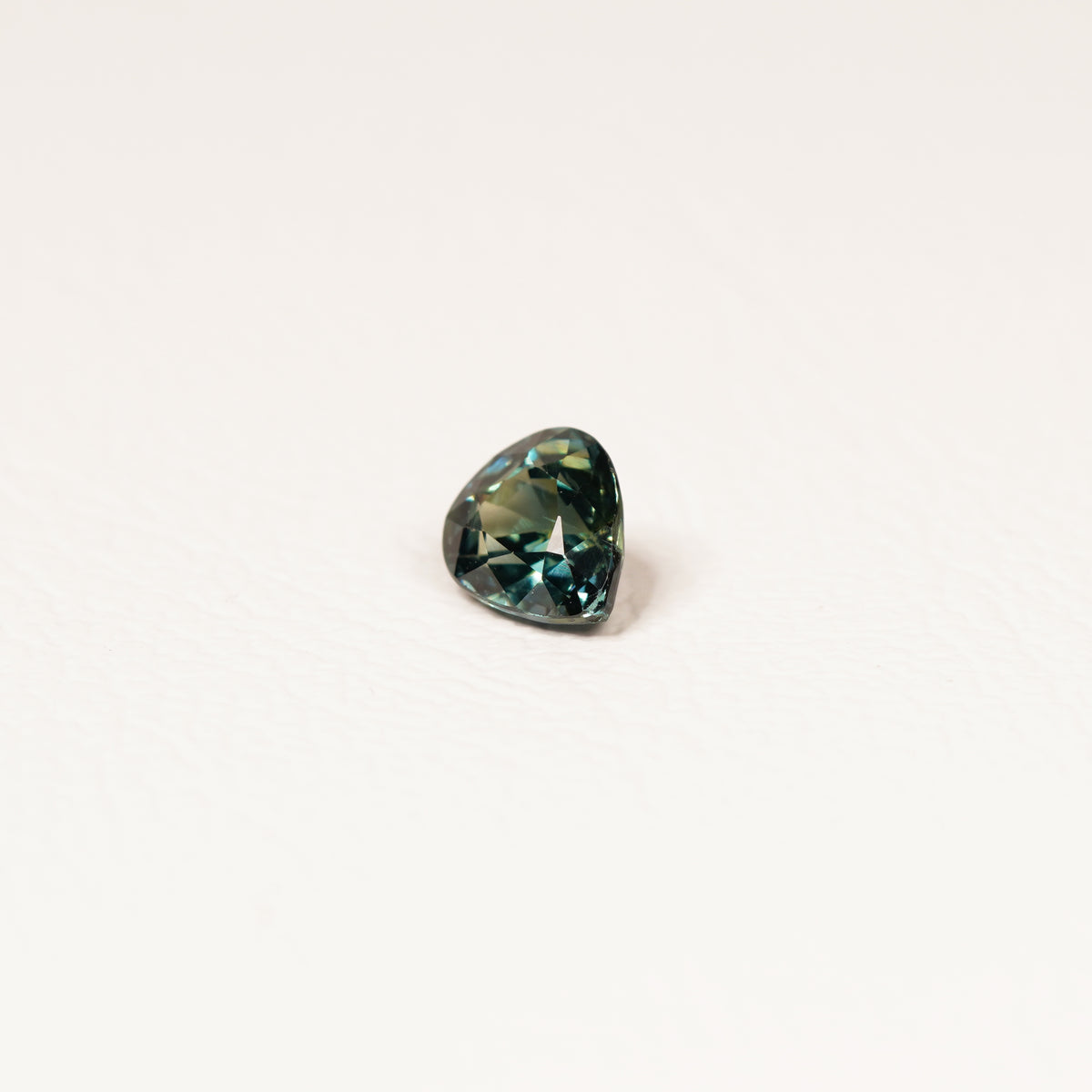 Madagascar 1CT Pear cut sapphire side profile — Ruhuna Gemstones