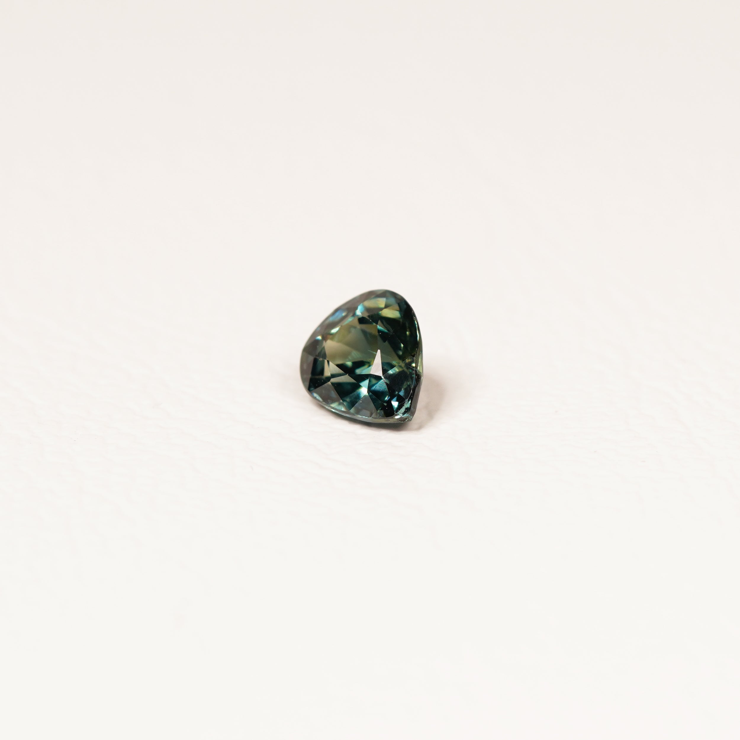 Madagascar 1CT Pear cut sapphire side profile — Ruhuna Gemstones