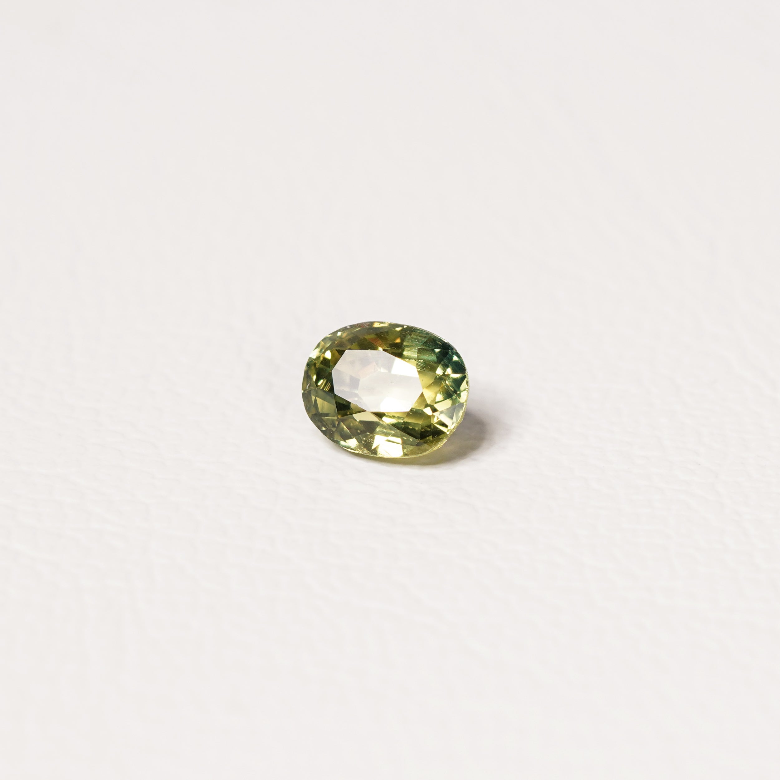 Australian Teal 1.55CT Oval cut sapphire side profile — Ruhuna Gemstones