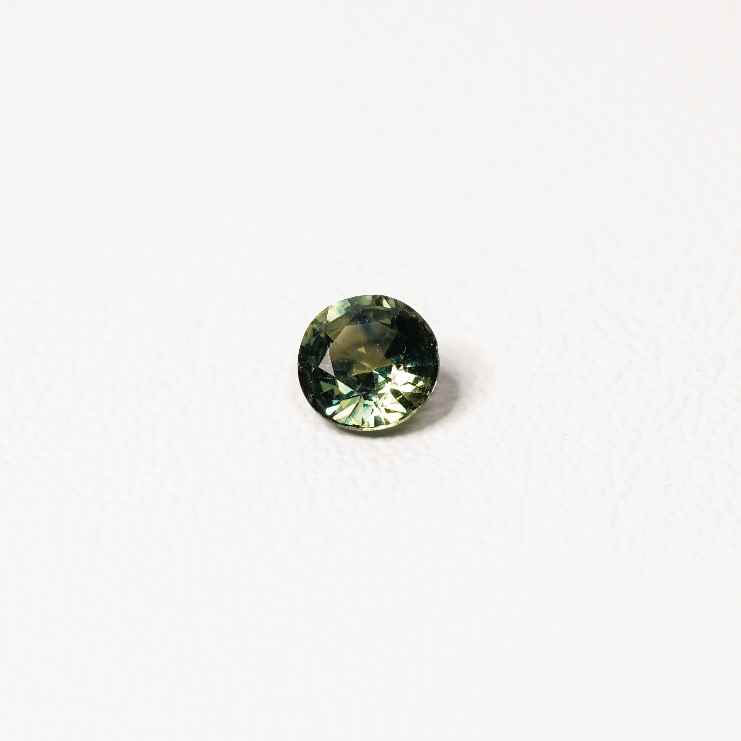 Australian parti sapphire 1.25ct — teal and yellow-green zoning visible at angle — Ruhuna Gemstones