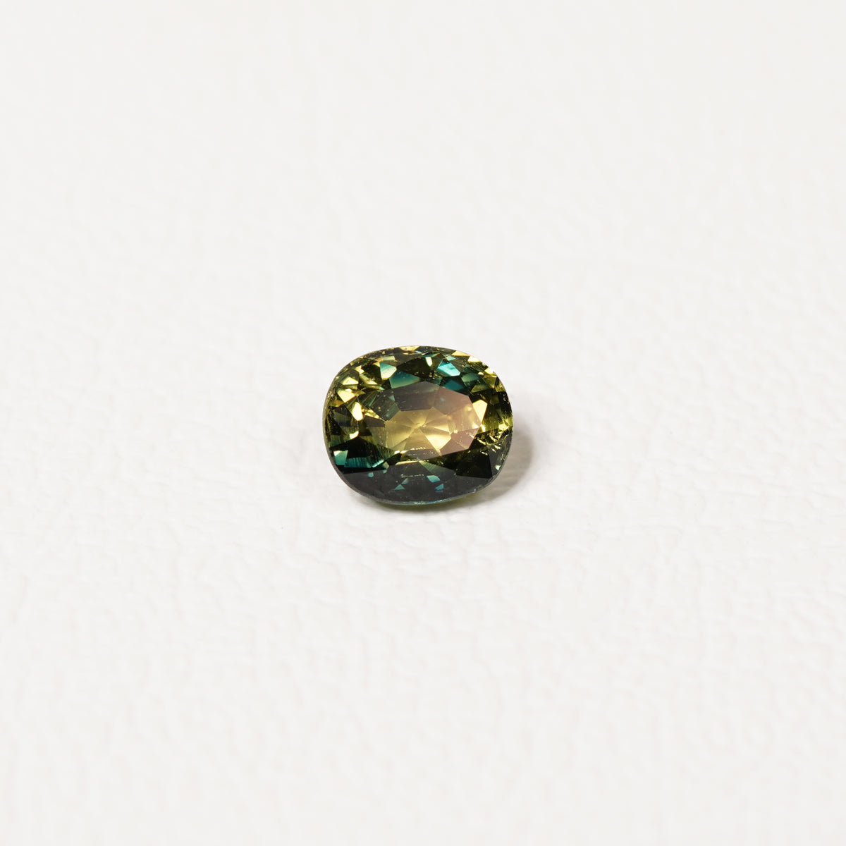 Australian Teal 1.35CT Oval cut sapphire top-down view — Ruhuna Gemstones