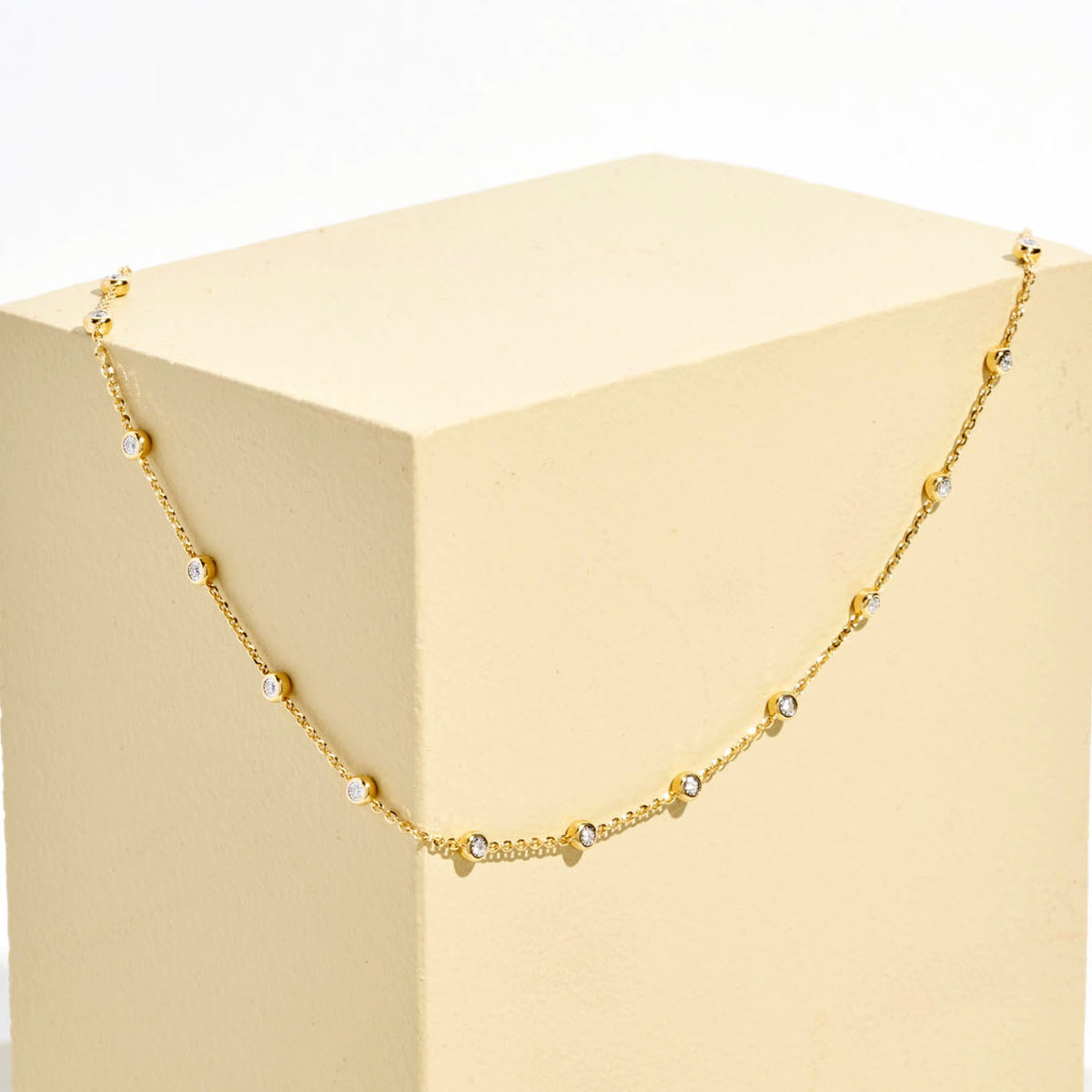 Australian Yellow 0.6CT Talira sapphire necklace top-down view — Ruhuna Gemstones