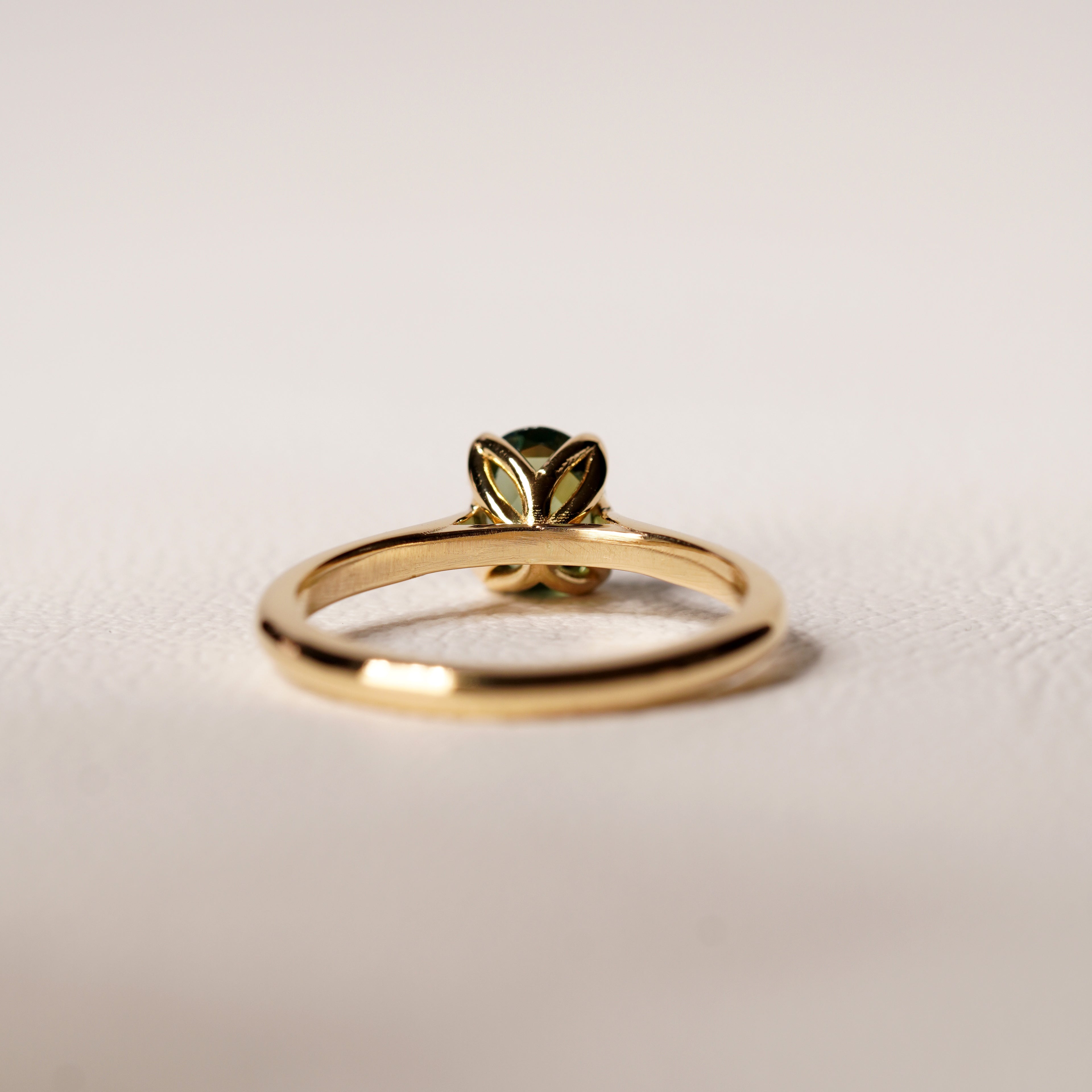 PARTI GREEN SAPPHIRE SOLITAIRE RING SET IN YELLOW GOLD