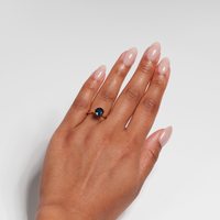 peakcock blue sappire 1.8 carat ring