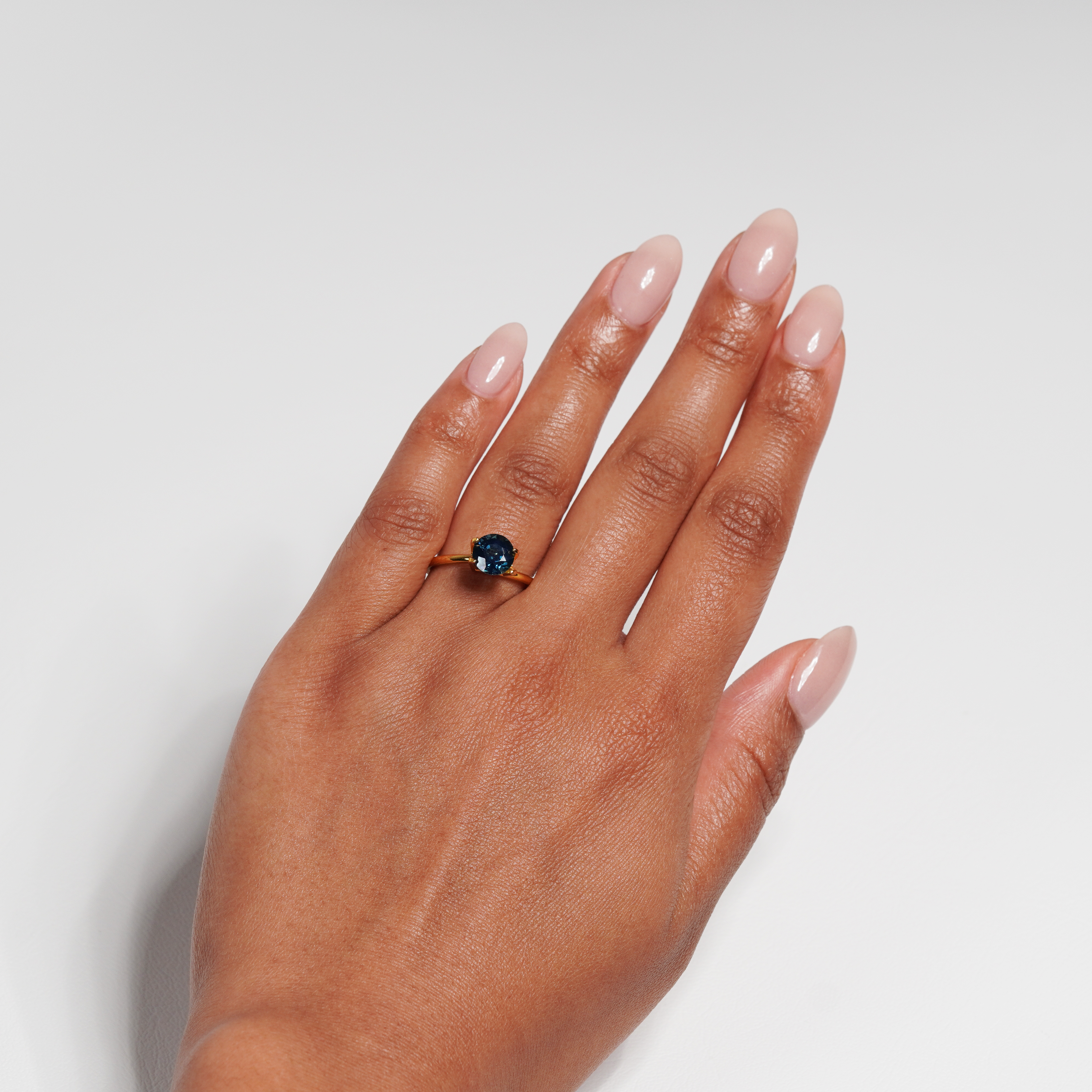 peakcock blue sappire 1.8 carat ring