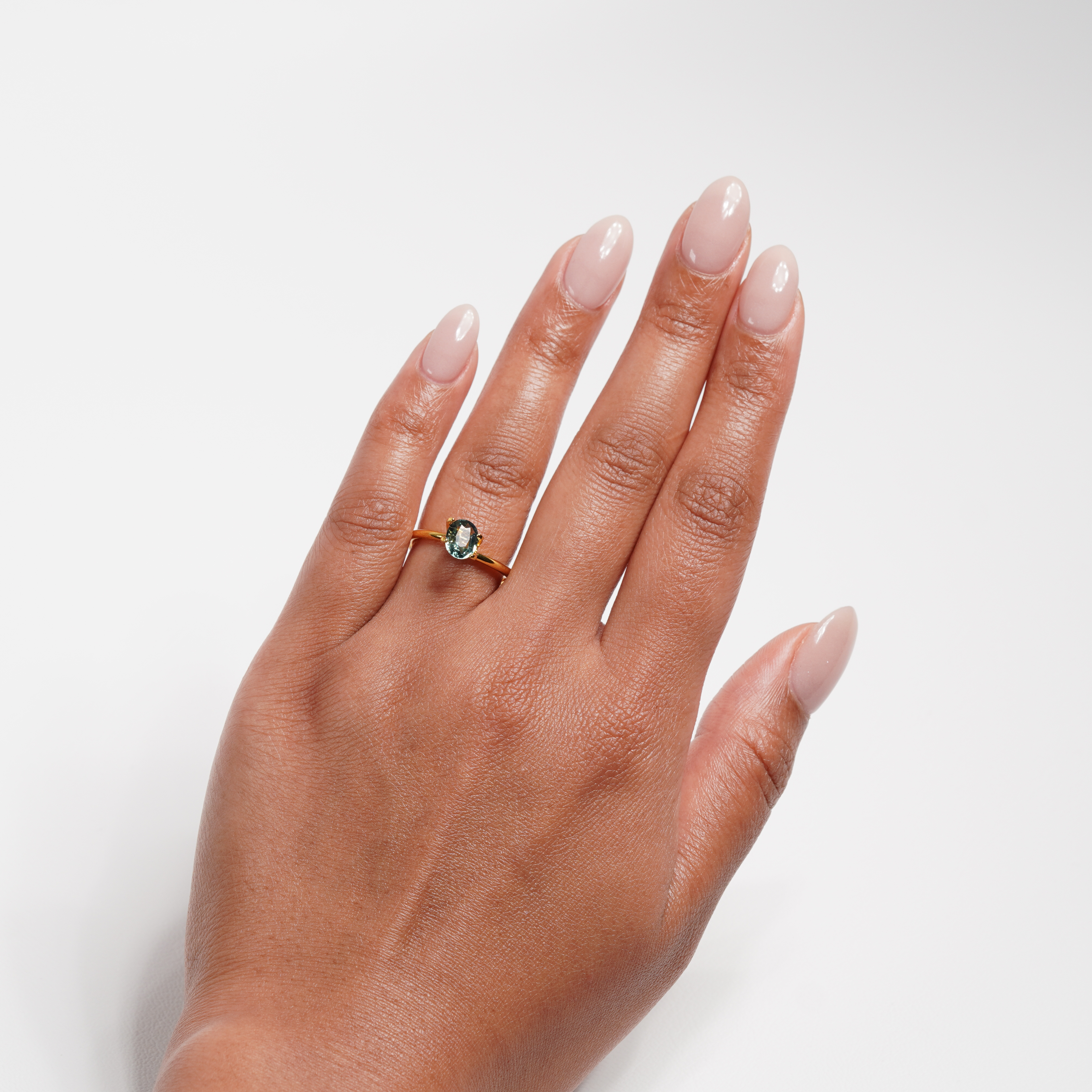 1.10 carat oval parti teal sapphire ring  with mixed green and blue color.