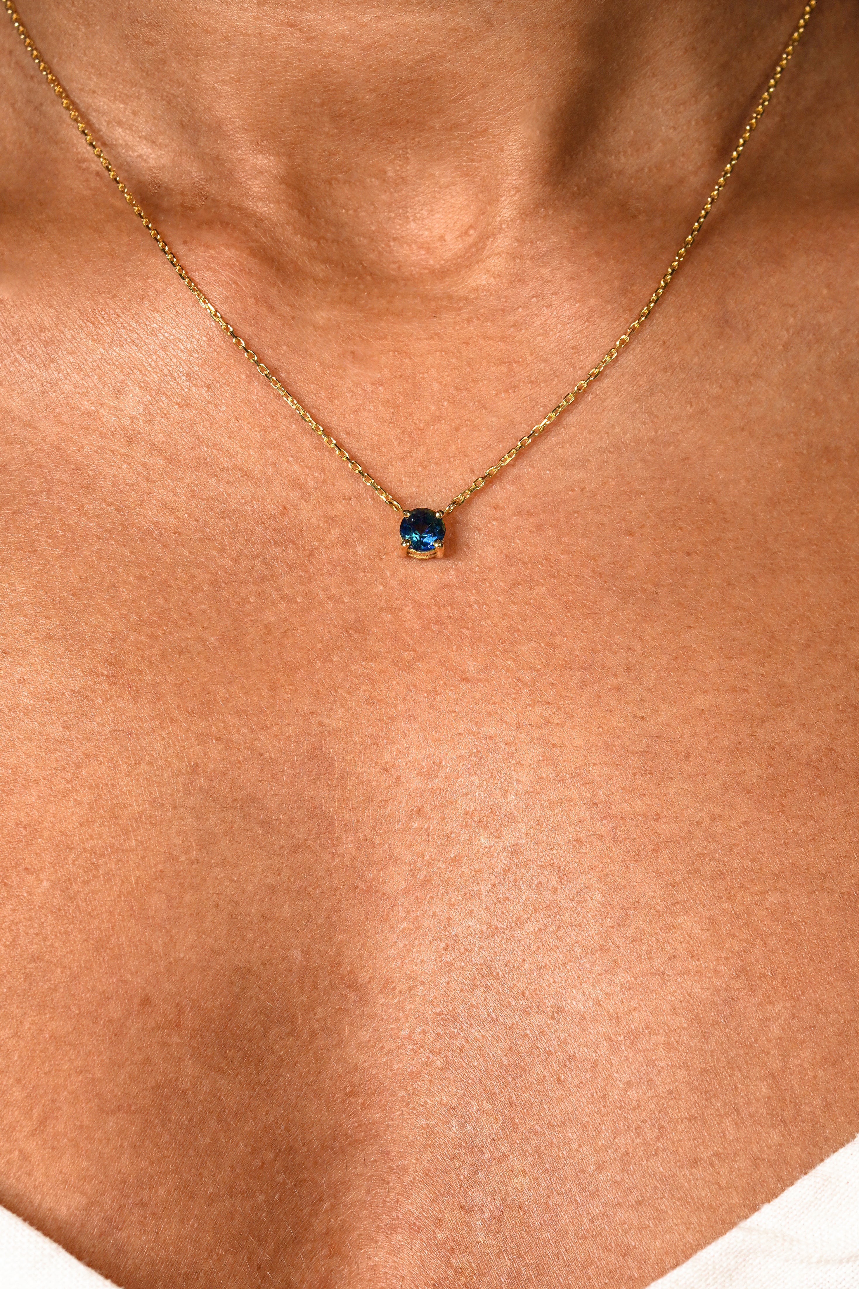 1 carat blue sapphire integrated necklace with double gallery basket in 18ct yellow gold