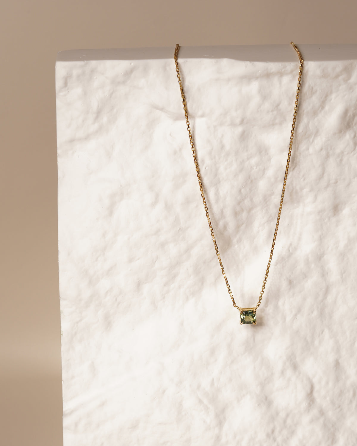1 carat green teal parti sapphire integrated necklace with double gallery basket in 18ct yellow gold
