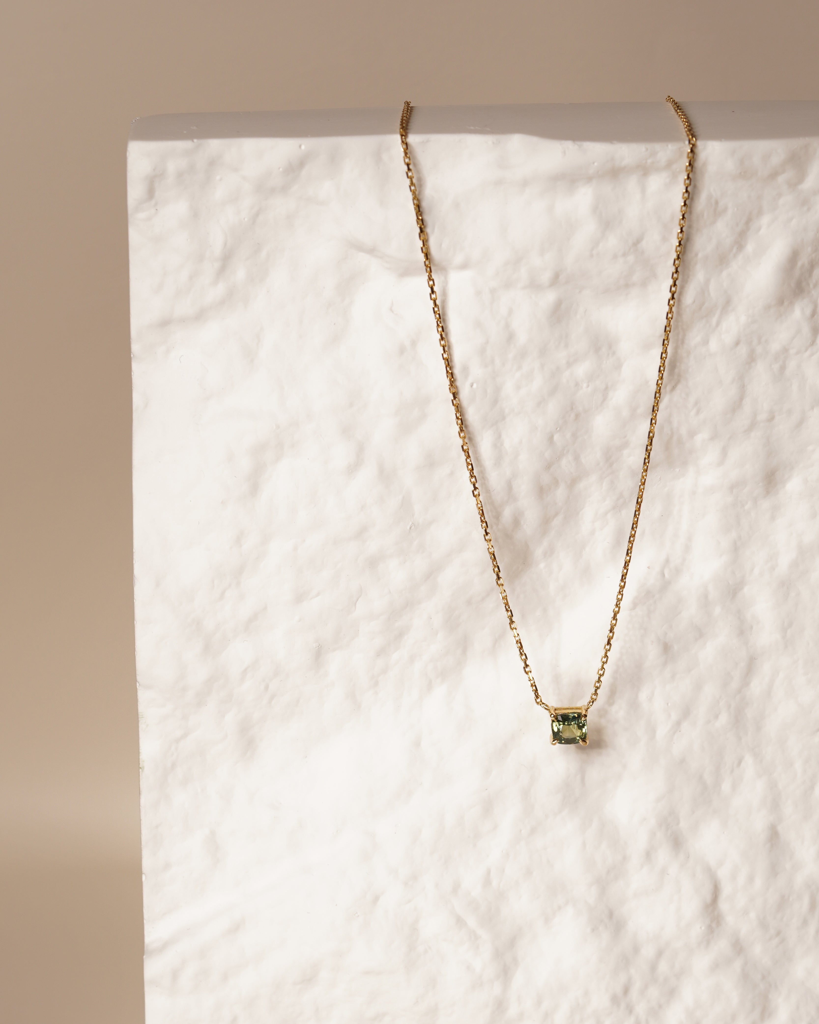 1 carat green teal parti sapphire integrated necklace with double gallery basket in 18ct yellow gold