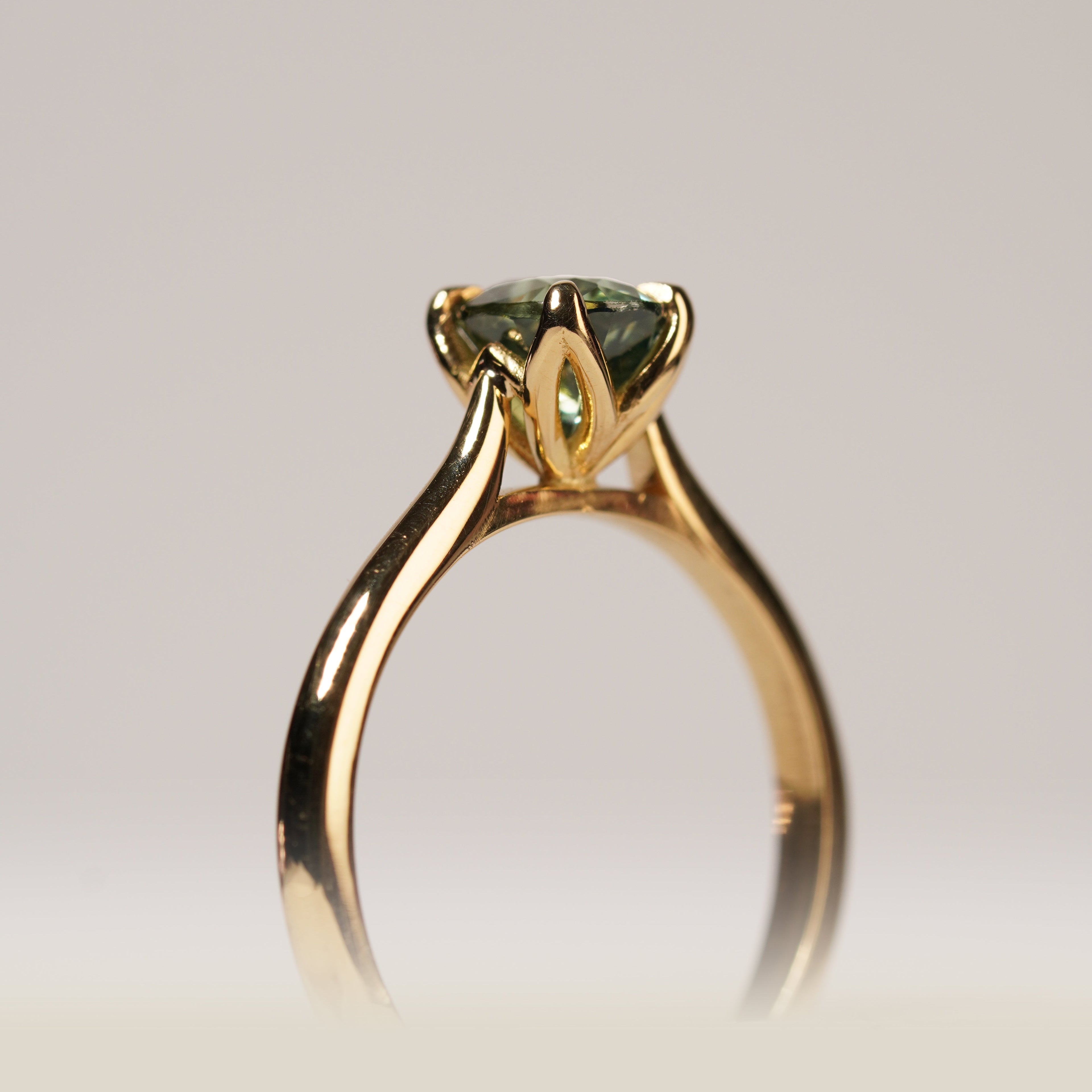 PARTI GREEN SAPPHIRE SOLITAIRE RING SET IN YELLOW GOLD