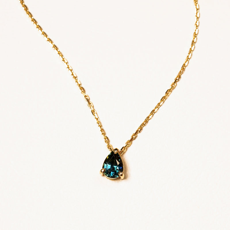 18 CARAT YELLOW GOLD 
sapphire hidden bail necklace with double gallery basket in 18ct yellow gold